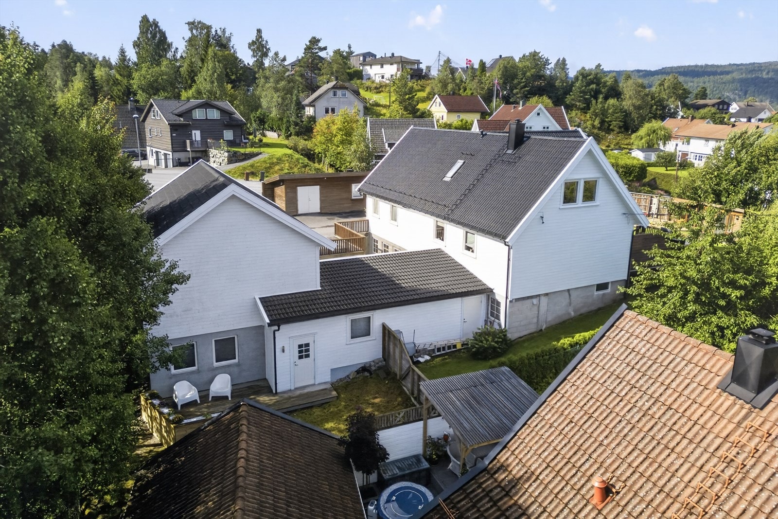 Betydelig oppgradert, velholdt eiendom Galleribilde