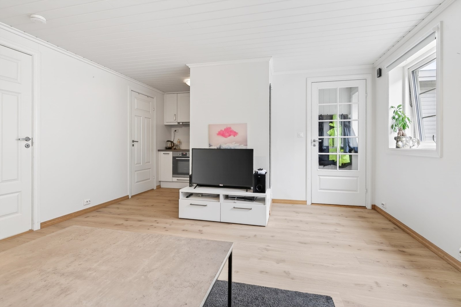 Stue med åpen kjøkkenløsning Galleribilde