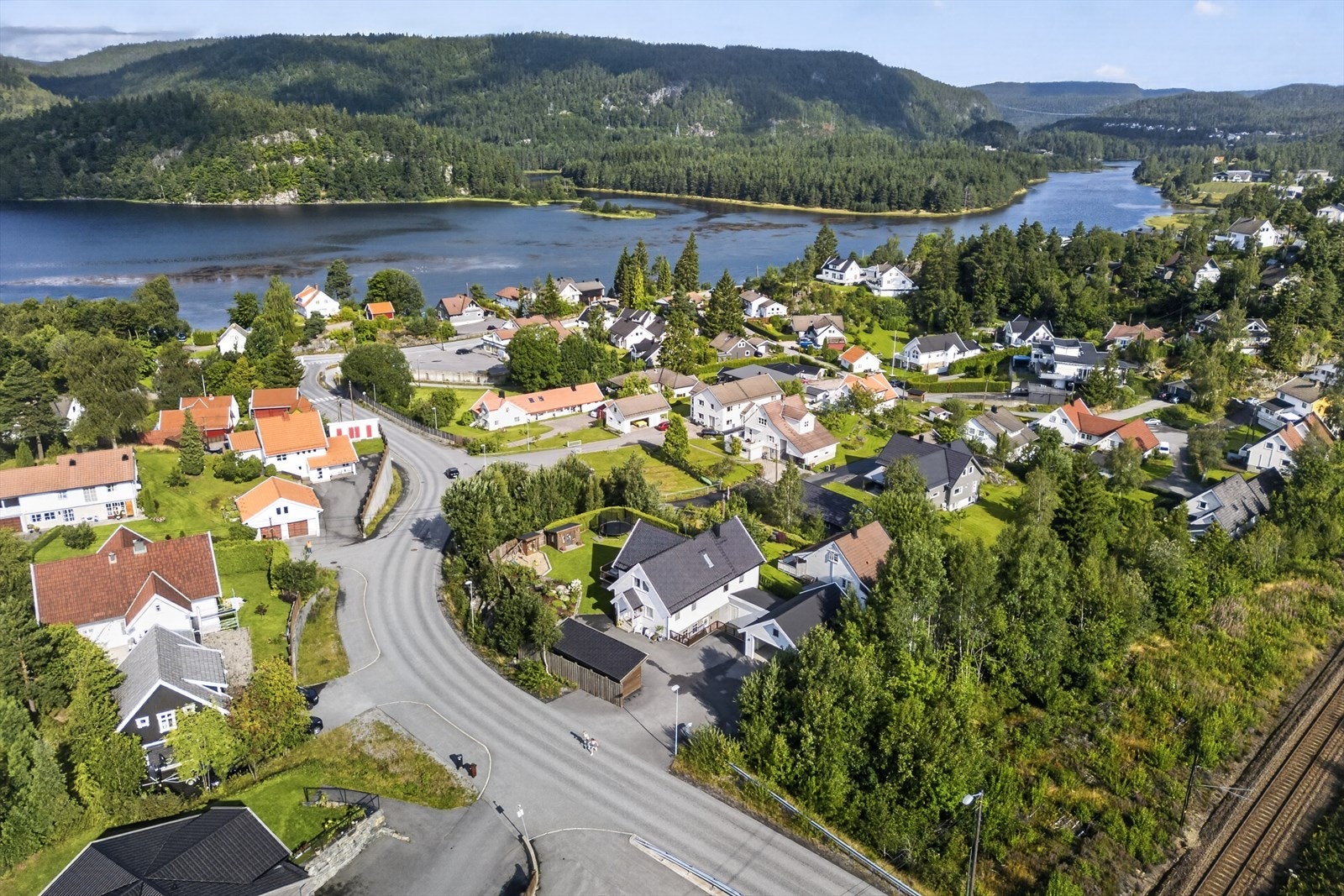 Etablert beliggenhet med kort vei til skoler, barnehager og alle fasiliteter Galleribilde