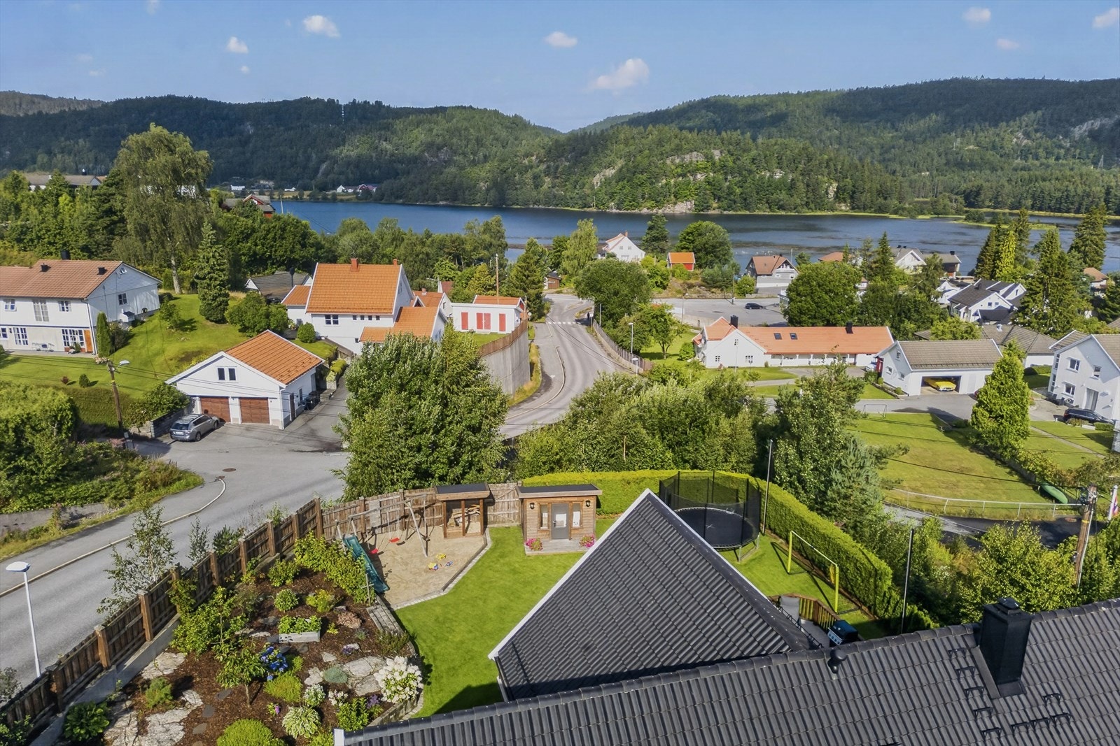 Etablert beliggenhet med kort vei til sentrum og fjorden Galleribilde