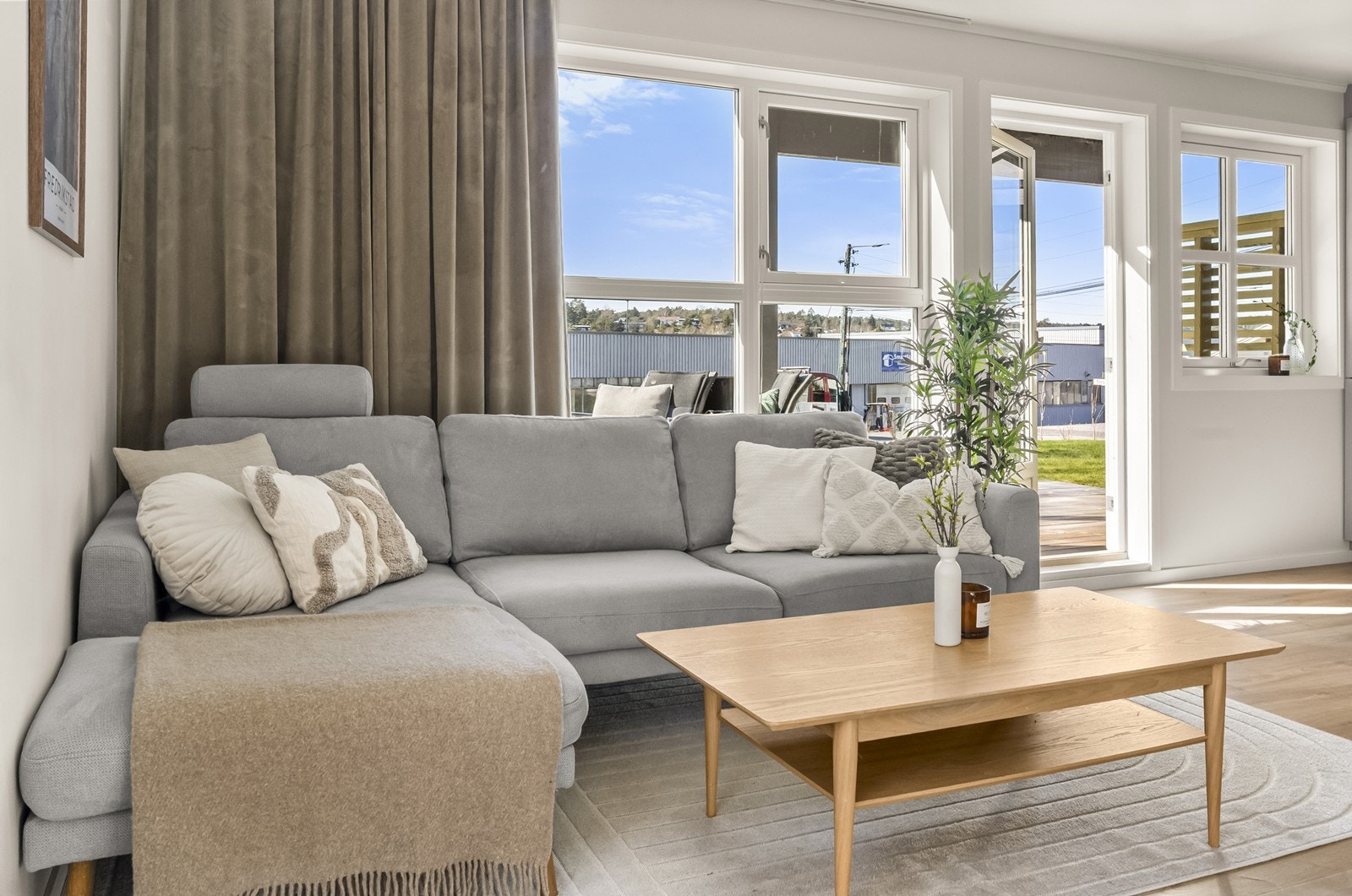 Perfekt plass til både sofagruppe og spisebord Galleribilde