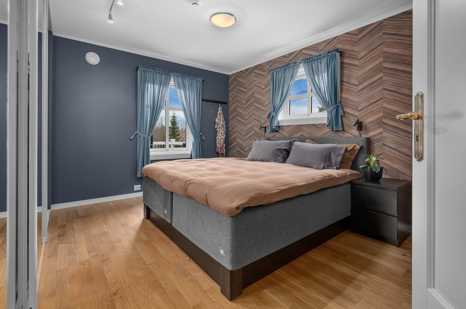Hovedsoverom med walk in garderobe Galleribilde
