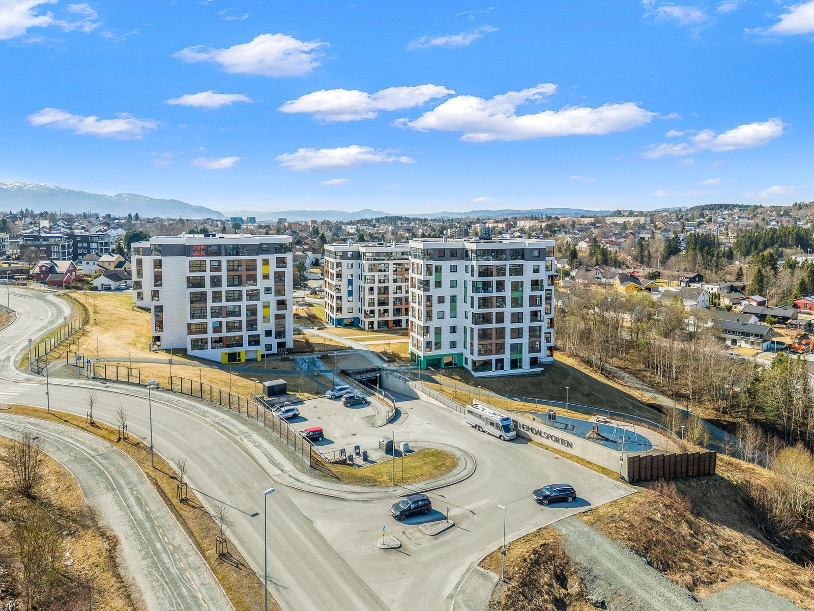 Gode kollektivtilbud rett ved leiligheten med hyppige avganger til/fra sentrum Galleribilde