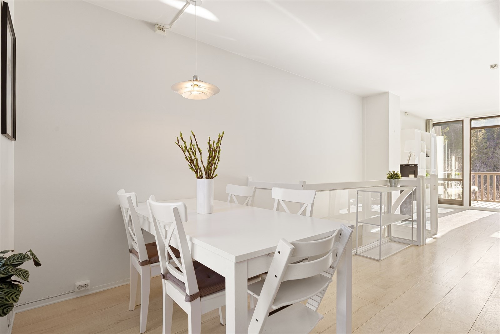 Det passer utmerket å innrede med spisegruppe ved kjøkkenet. Galleribilde