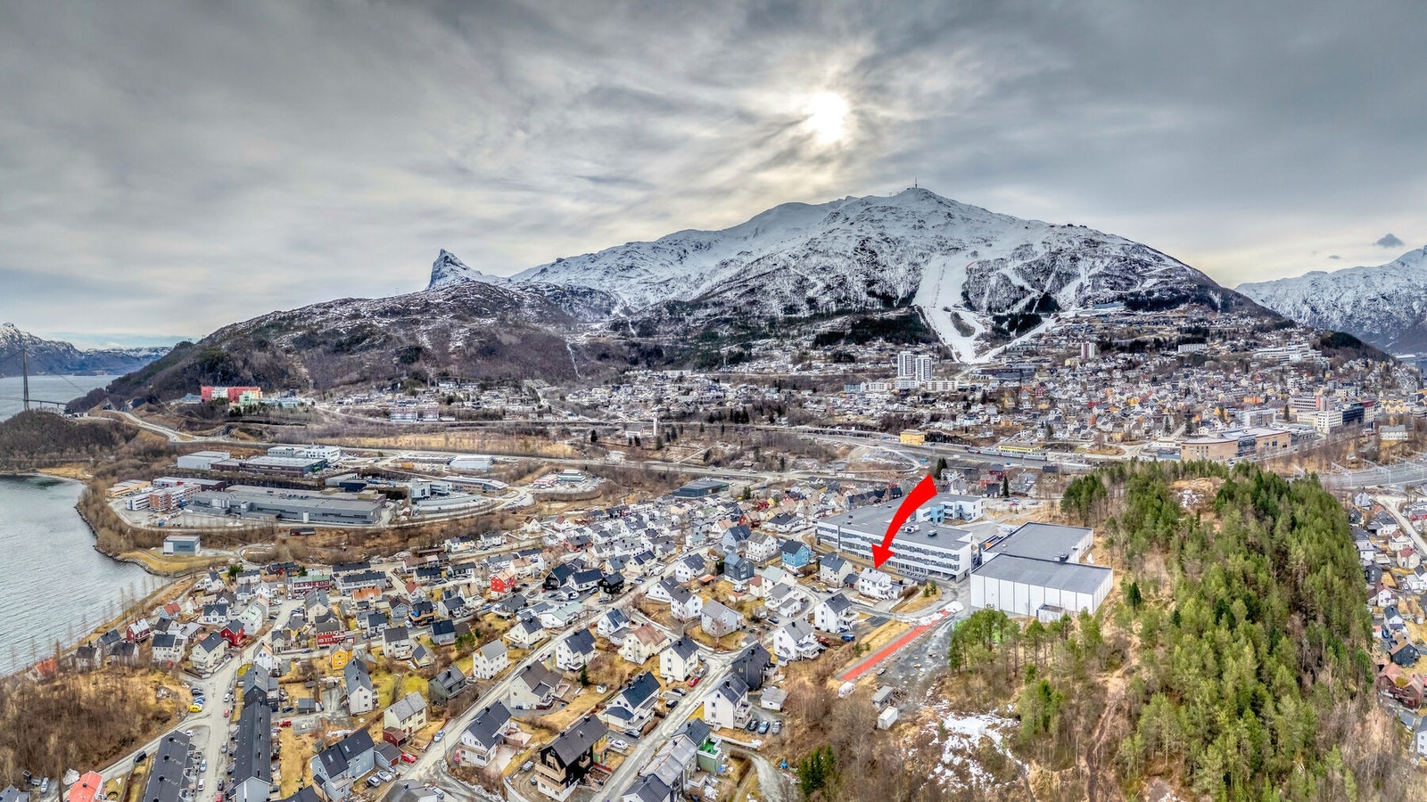 Eiendommen har en meget praktisk beliggenhet i sentralt i Narvik Galleribilde