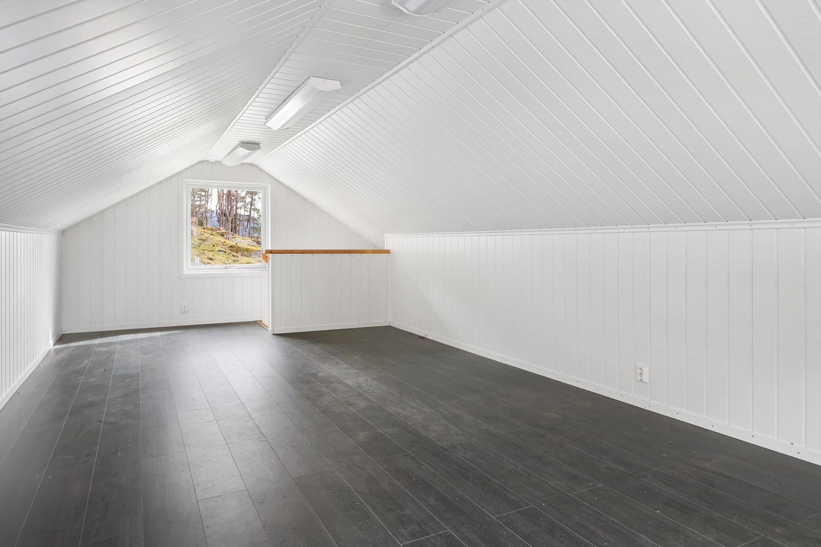 Loftet gir ekstra lagringsplass, eller er egnet til andre formål etter behov. Galleribilde