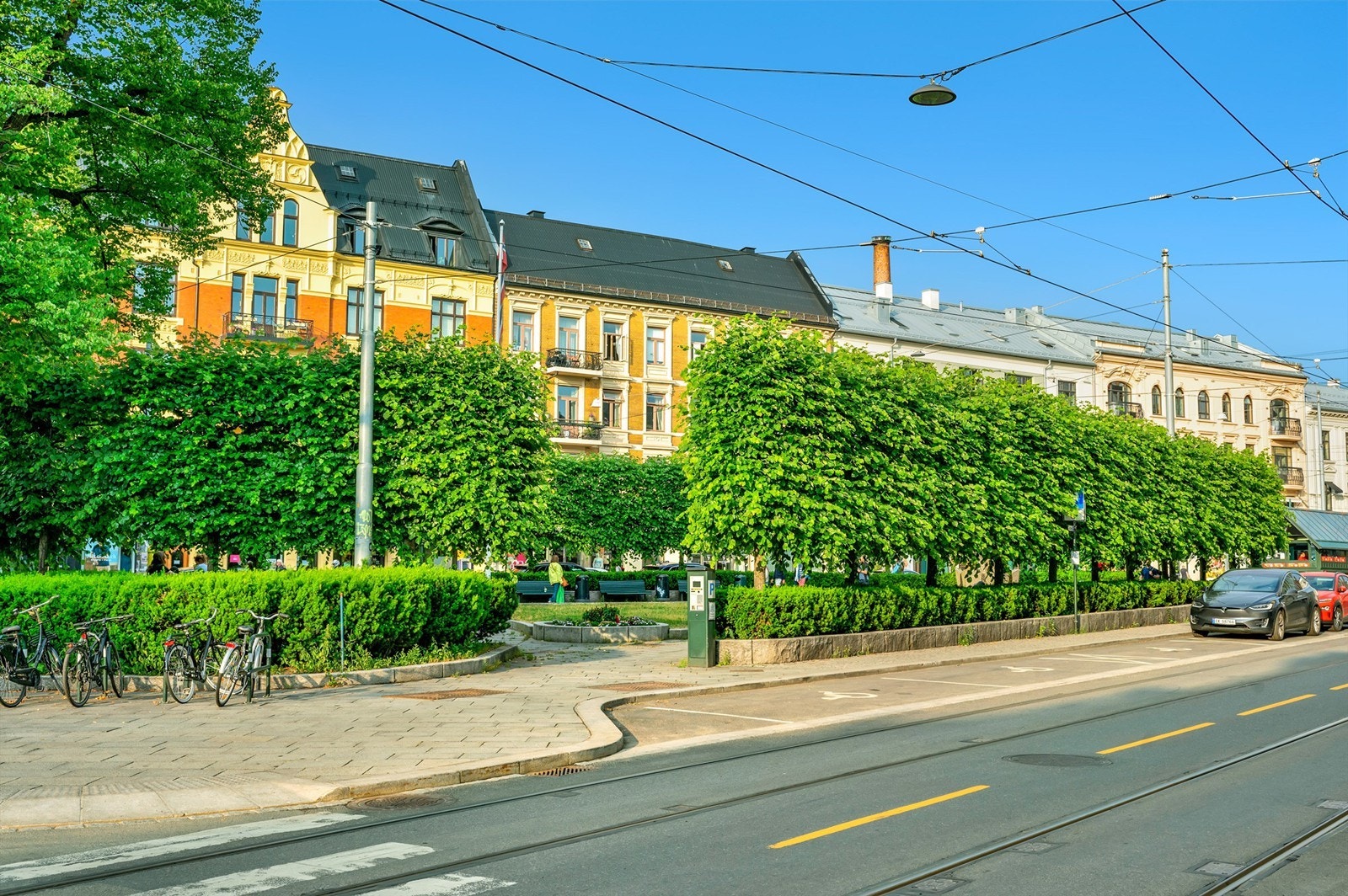 Det er også lett å komme seg til andre steder i byen, med t-bane, trikk, buss og flybuss rundt hjørnet. Galleribilde