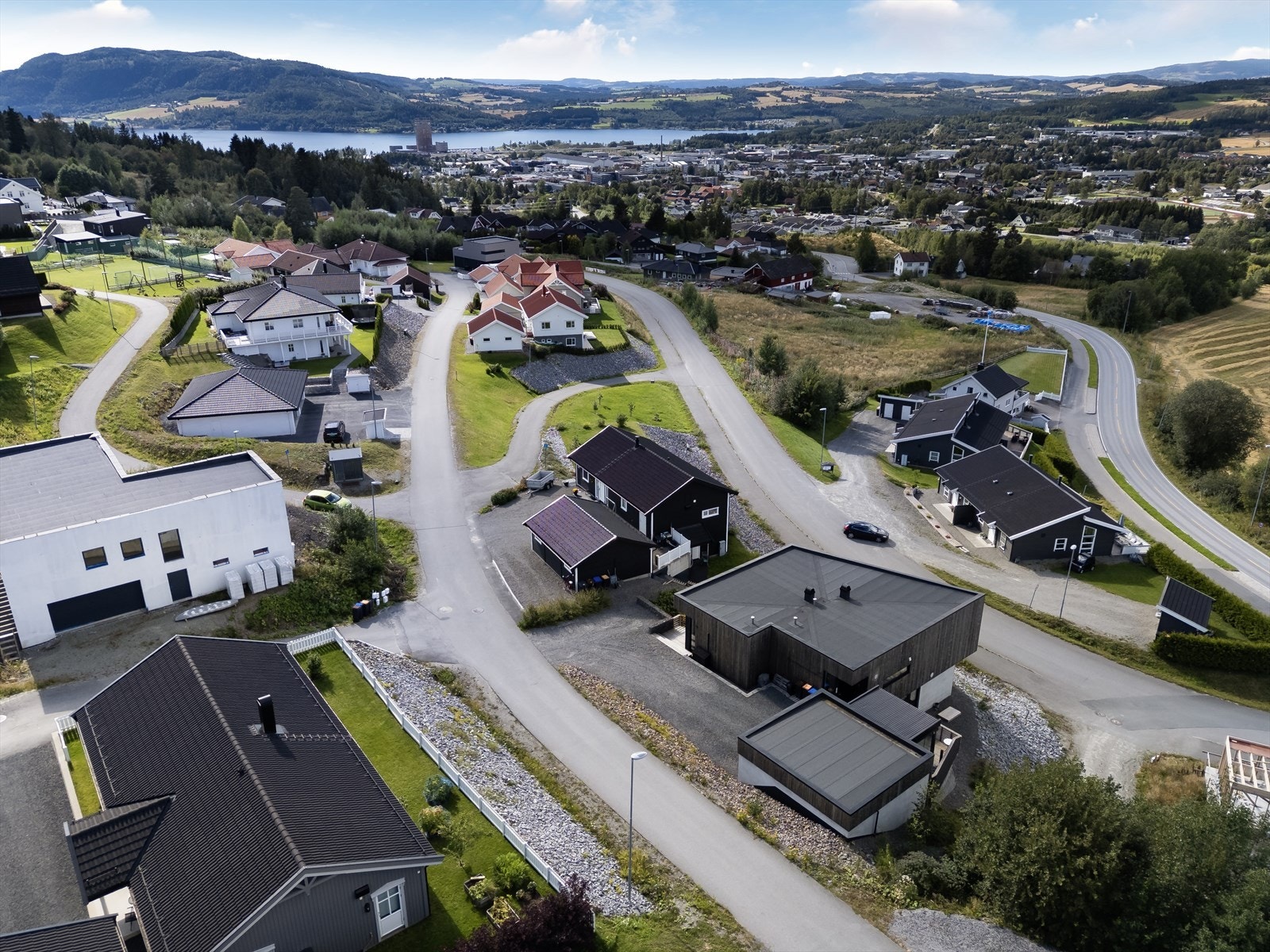 Området er familievennlig, med nærhet til flere skoler og barnehager innen kort kjøreavstand. Galleribilde