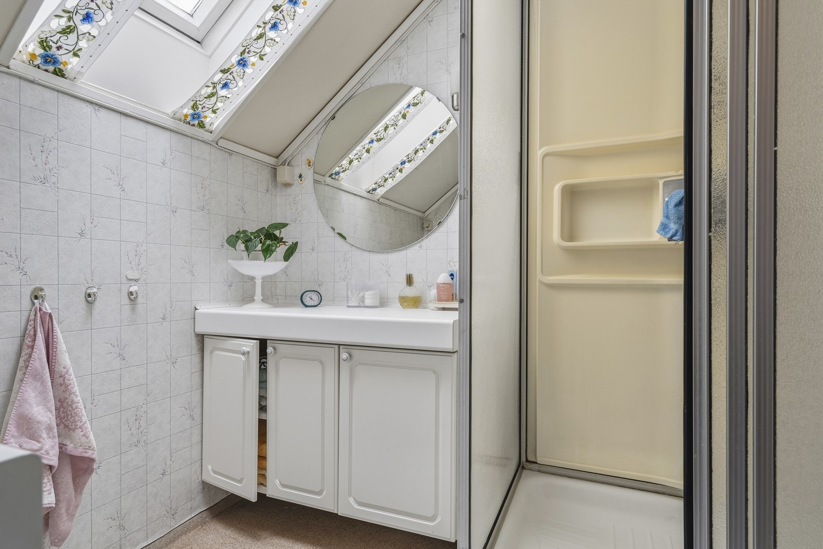 Badet er lett tilgjengelig fra alle soverommene. Galleribilde