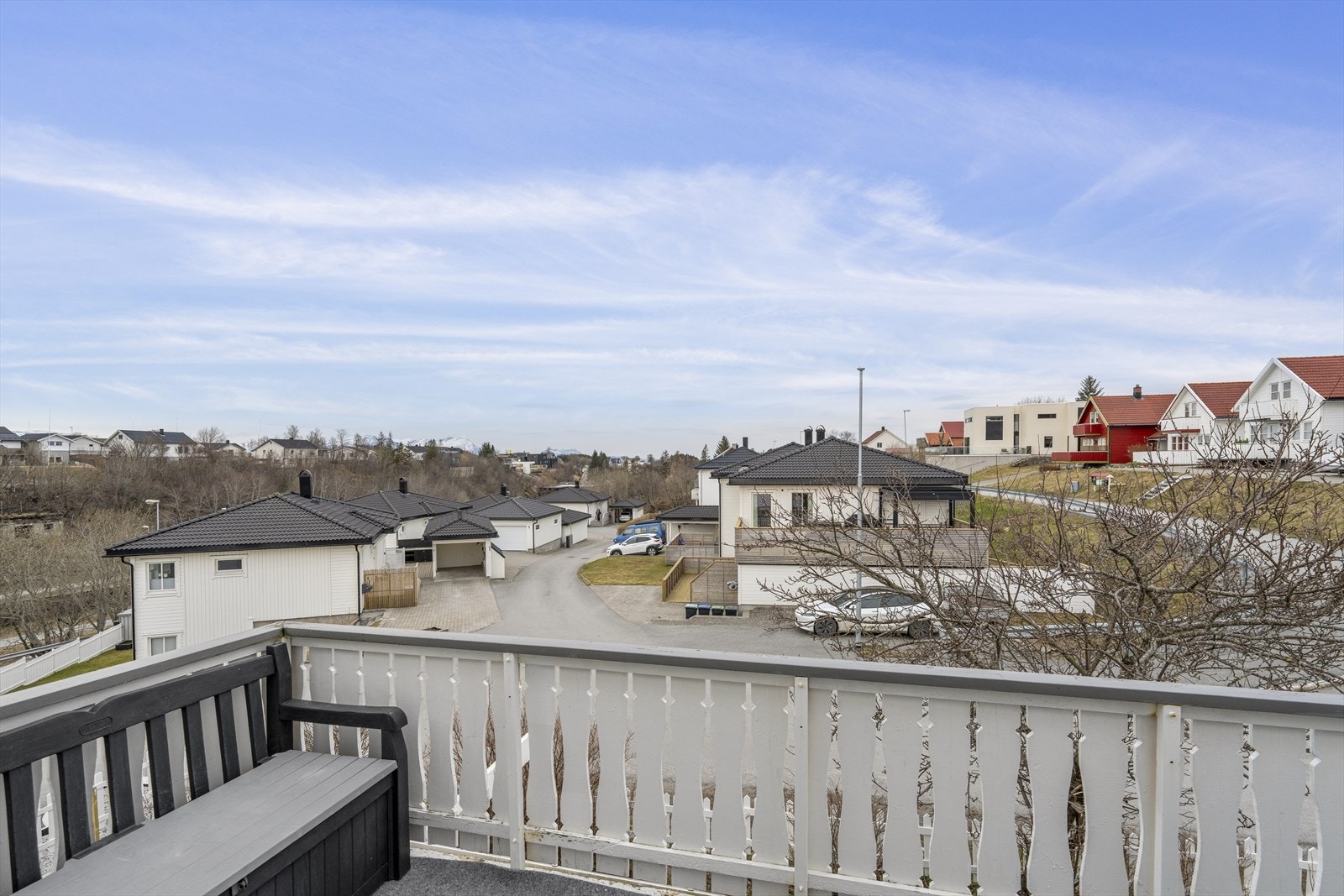 Fra gang i 2. etasje er det utgang til verandaen. Galleribilde