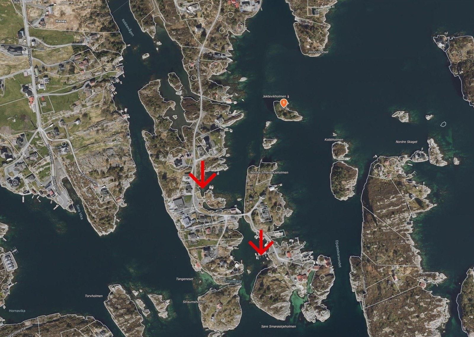 Båtfeste ligger ved den øverste pilen. Leid båtplass i flytebrygge ved den andre. Årlig leie kr. 7300,- Galleribilde