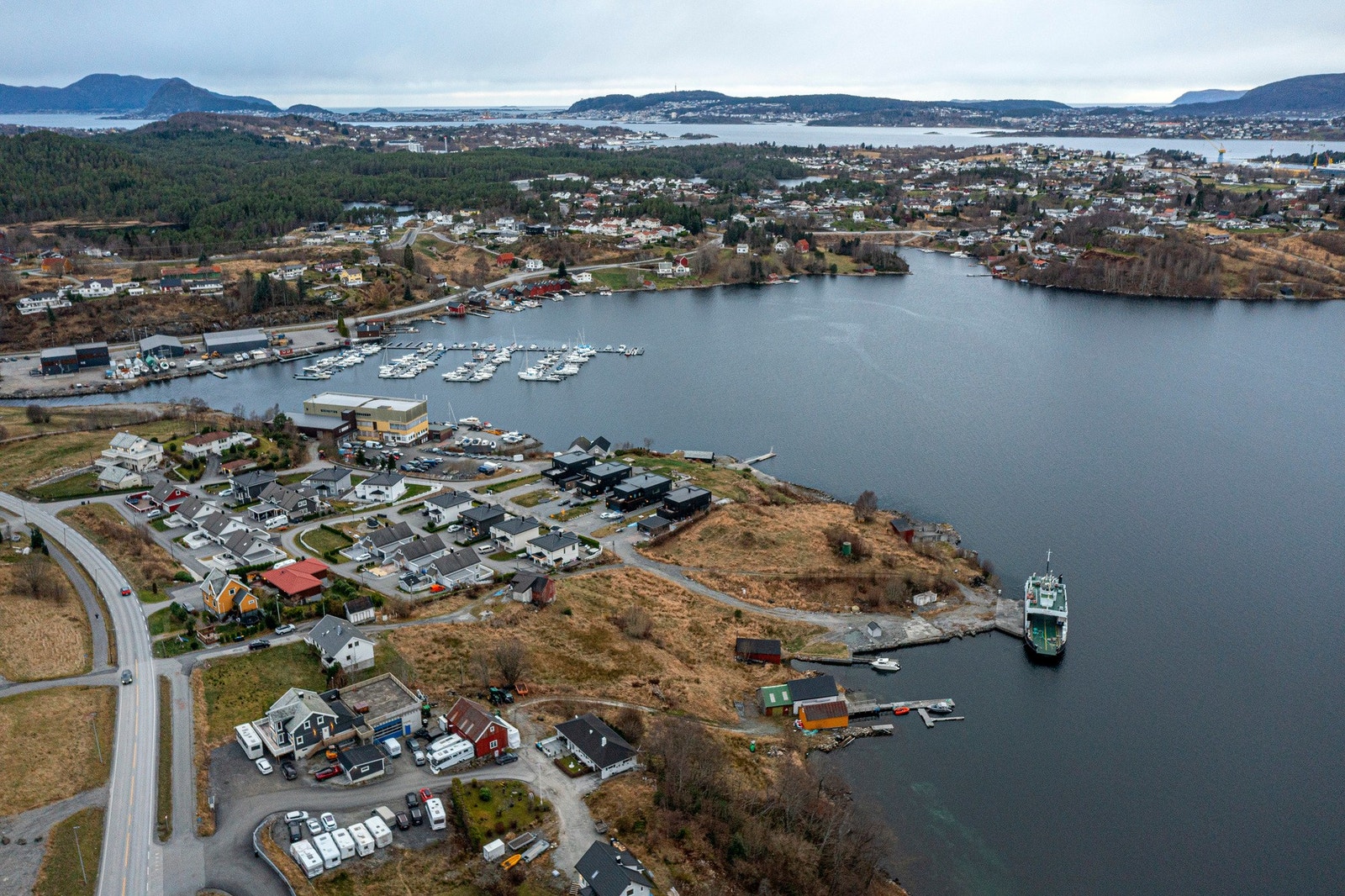 Eiendommen er på 864 daa og ca. 13 daa er regulert område til blant annet boligområde. Galleribilde