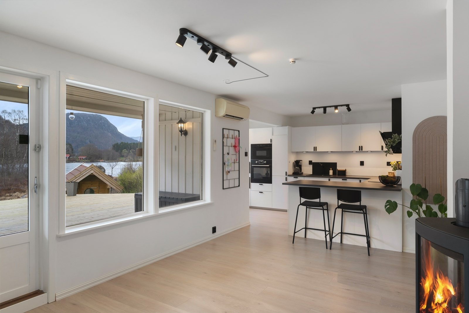 1. etasje - Stue / kjøkken Galleribilde