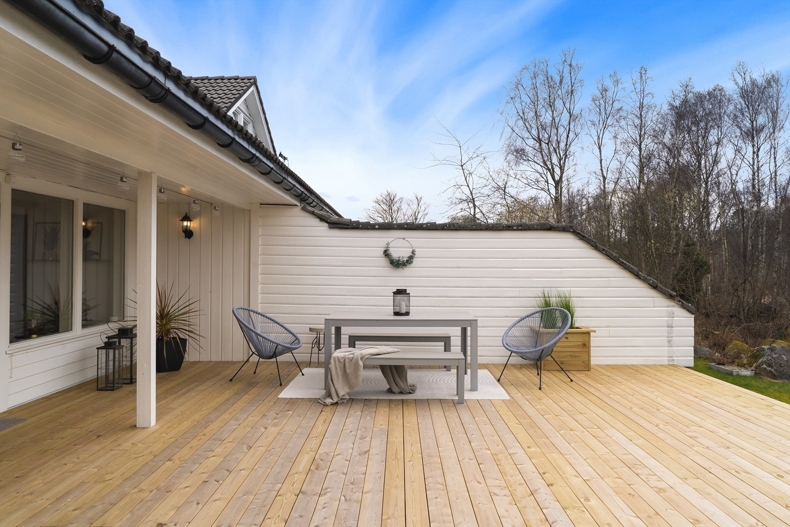 Flott terrasse med utgang fra stuen Galleribilde