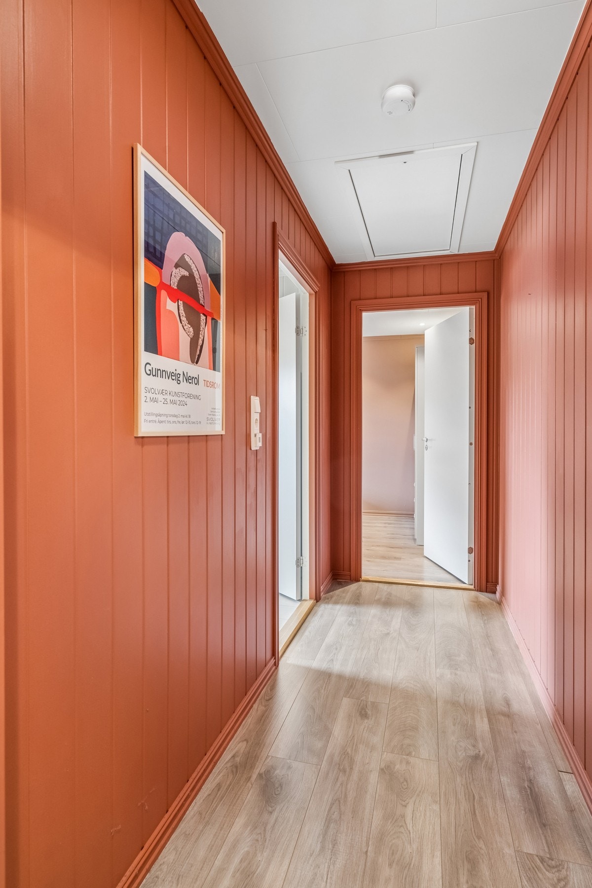 Gangen i tilbygg. Galleribilde