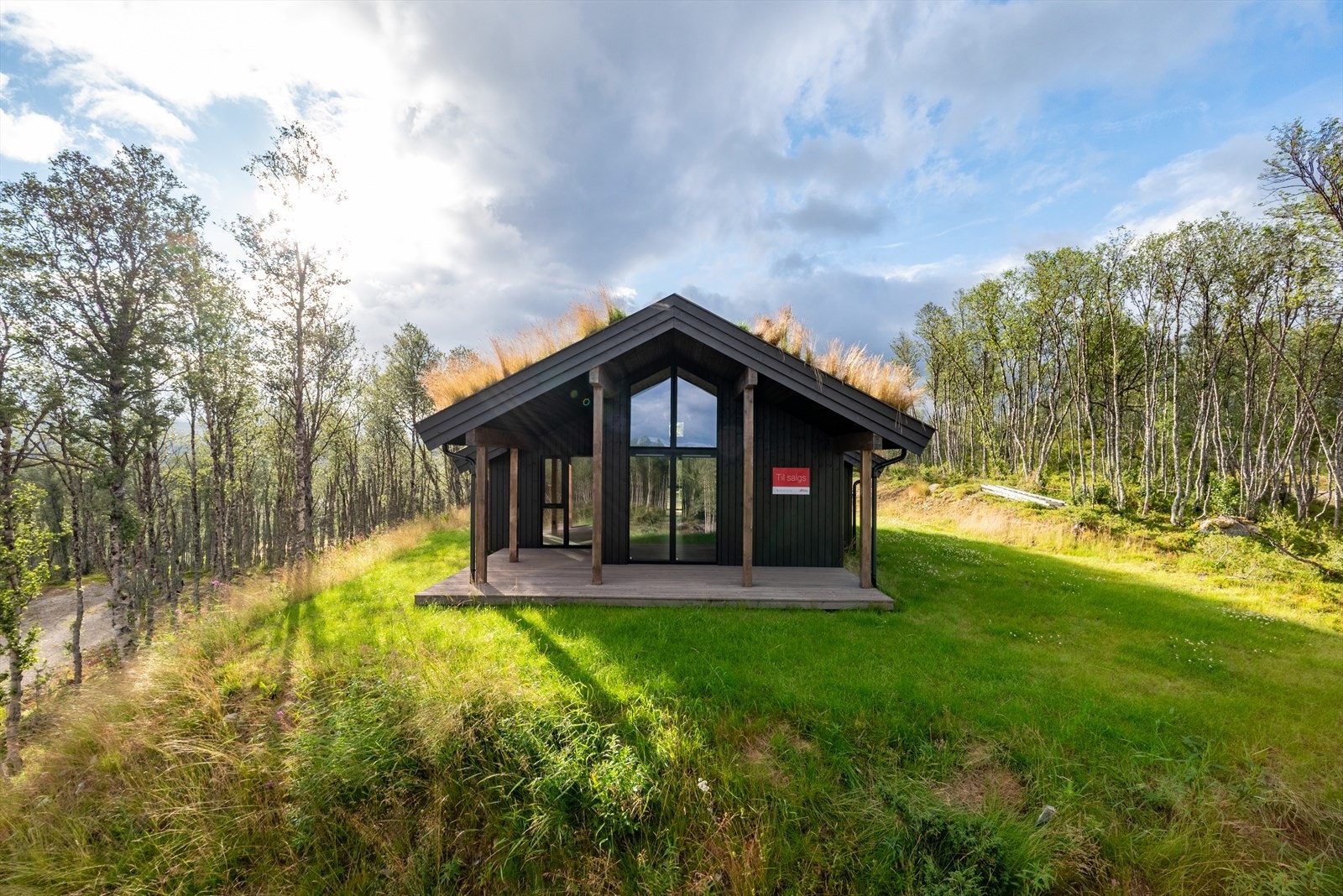 Hytta er nyoppført og ubrukt. Inneholder bl.a. tre soverom + hems. Galleribilde
