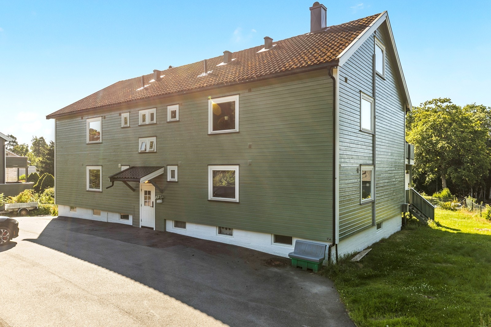 Leiligheten ligger i et etablert og barnevennlig borettslag med kort vei til skole, barnehage og populære turområder. Galleribilde