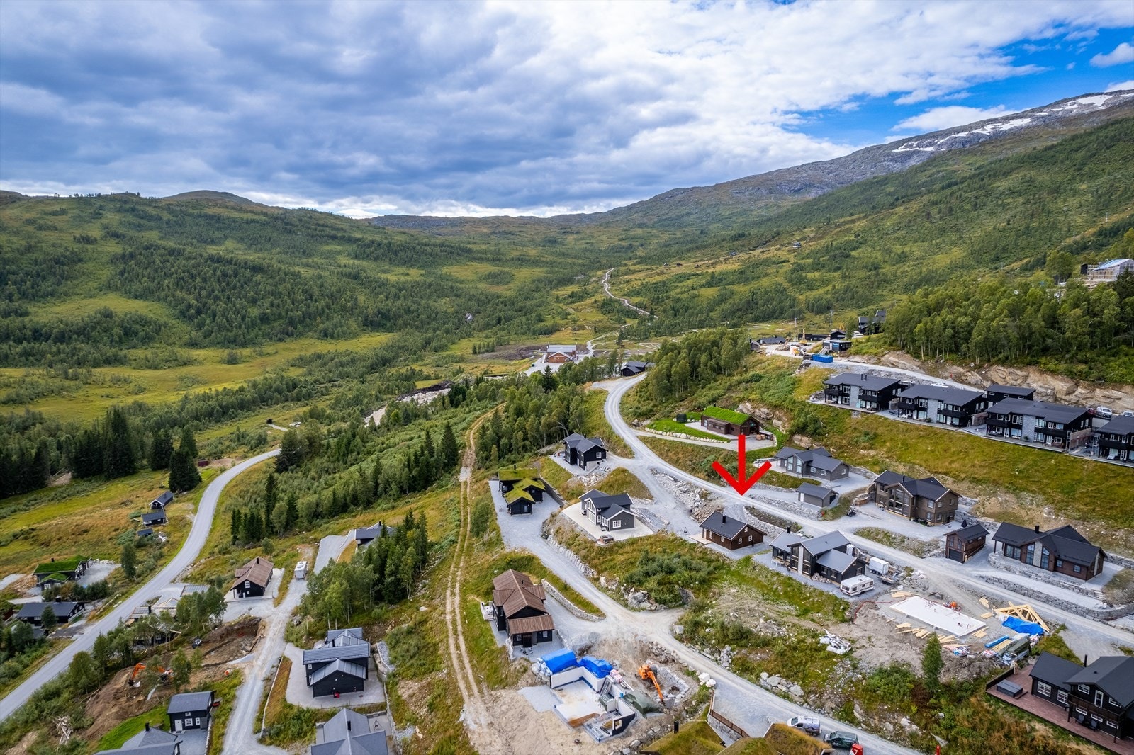 Hytta ligg ved Sogndal skisenter i Hodlekve som er eit av landets mest snøsikre skianlegg med verdens beste laussnø Galleribilde