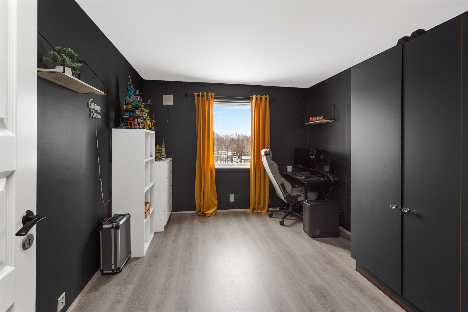 Soverom i bruk som kontor Galleribilde