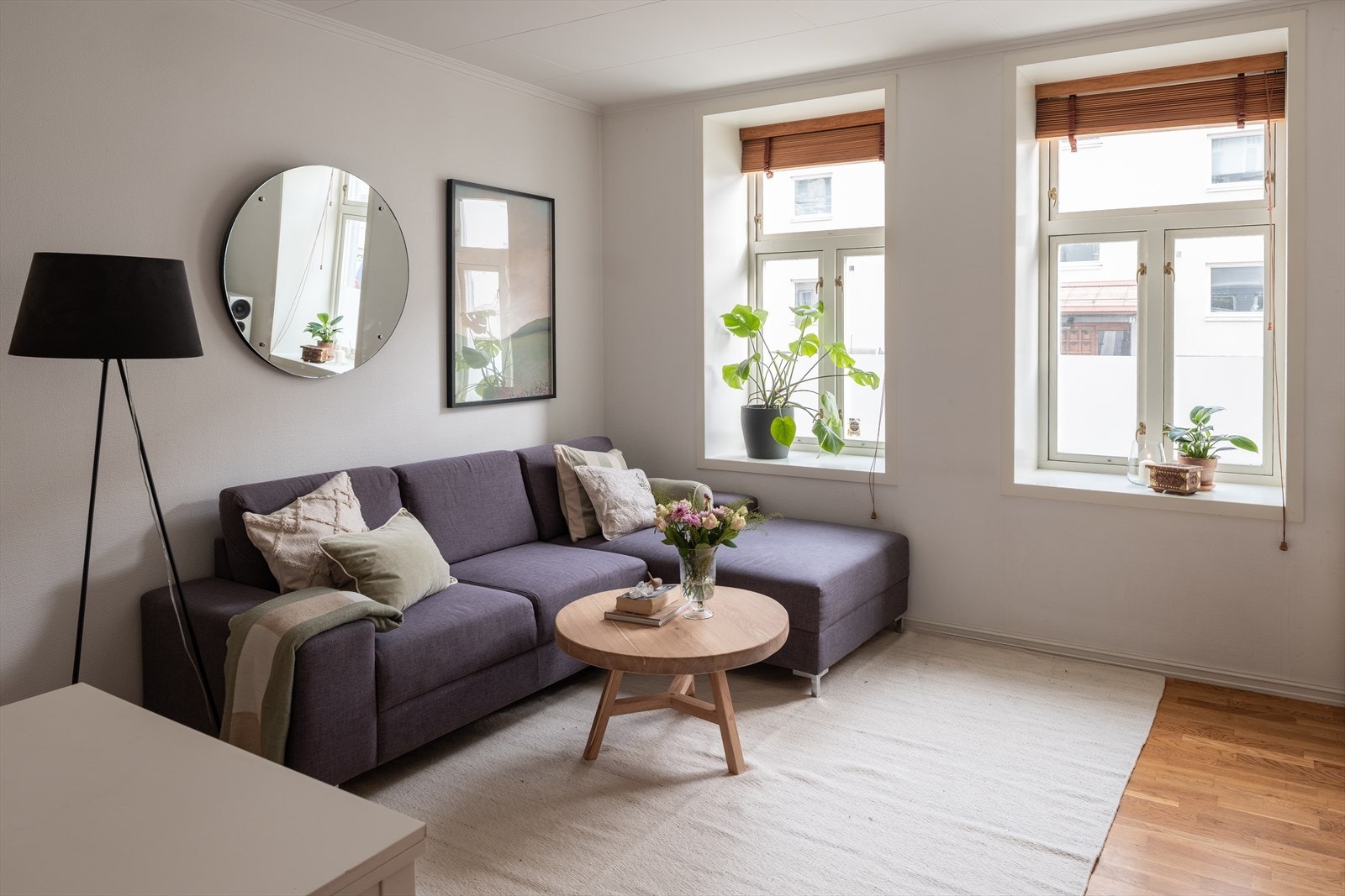 Velkommen til Haldens gate 12. Leiligheten har en flott veranda på ca. 7 m² som vender ut mot en rolig felles hage og bakgård. Foto: Eivind Mølnå. Galleribilde