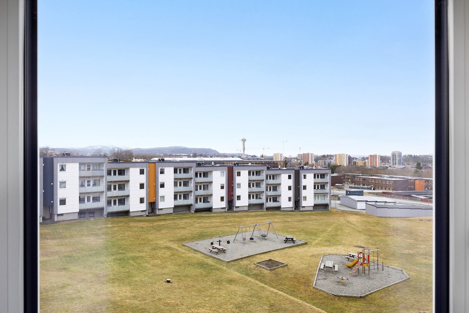 Selger opplyser også om at borettslagets fellesområder blir godt ivaretatt, samt at det er flere sosiale sammenkomster i løpet av året med blant annet julegrantenning. Galleribilde