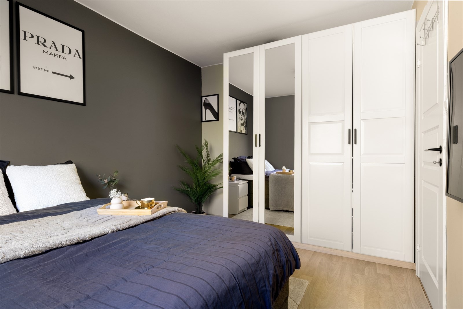 Denne etasjen har to gode soverom på ca. 8,1 m² og ca. 10,6 m². Galleribilde