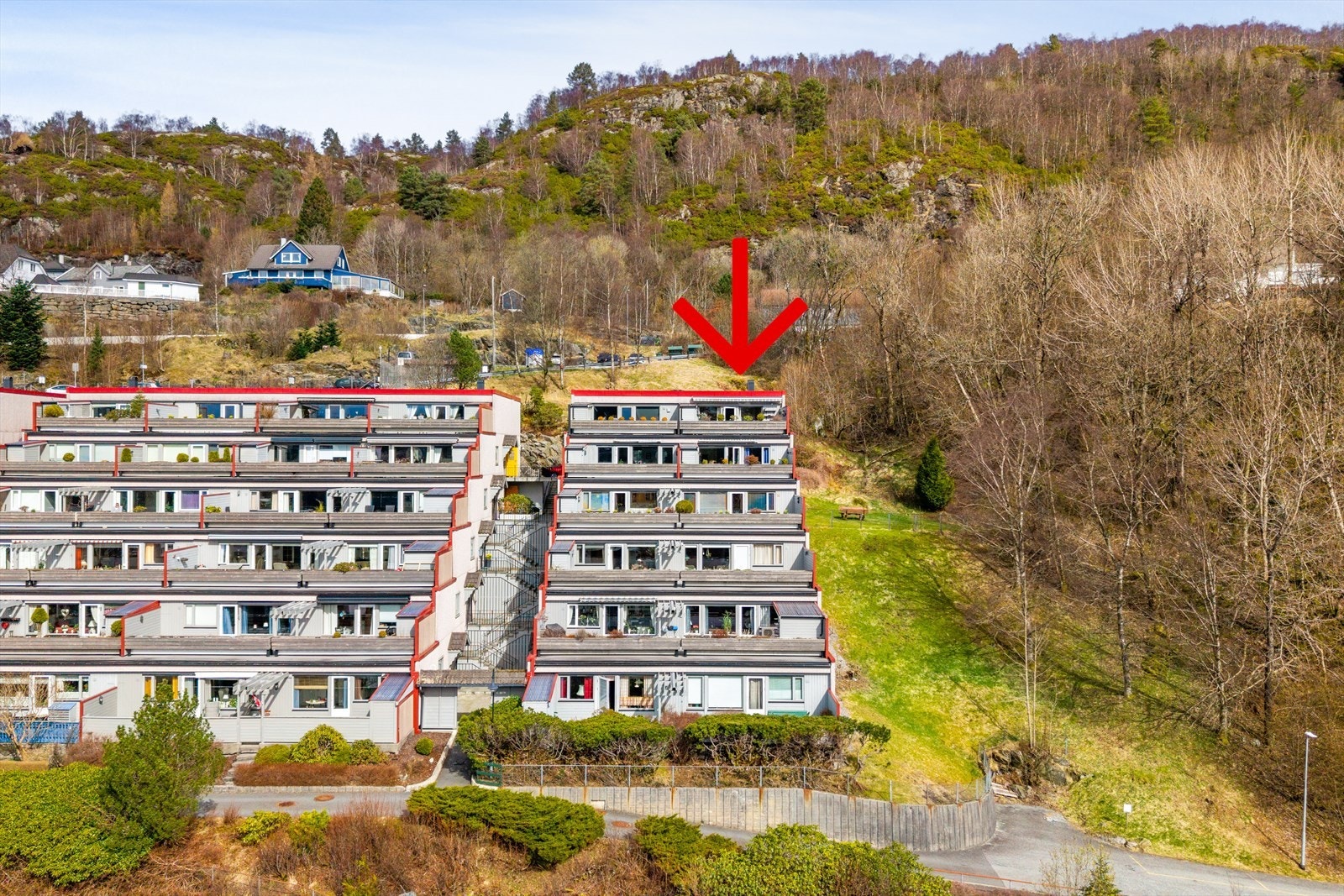 I tillegg har man flotte turmuligheter i nærområdet og kort vei til flere kjøpesentre i Åsane. Galleribilde