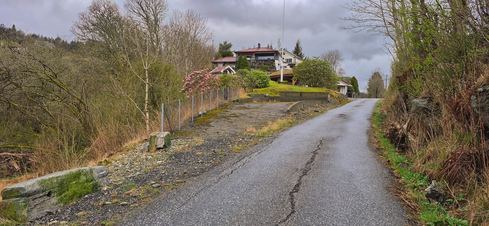 For øvrig er det gode parkeringsmuligheter på egen tomt. Foto: Privat. Galleribilde