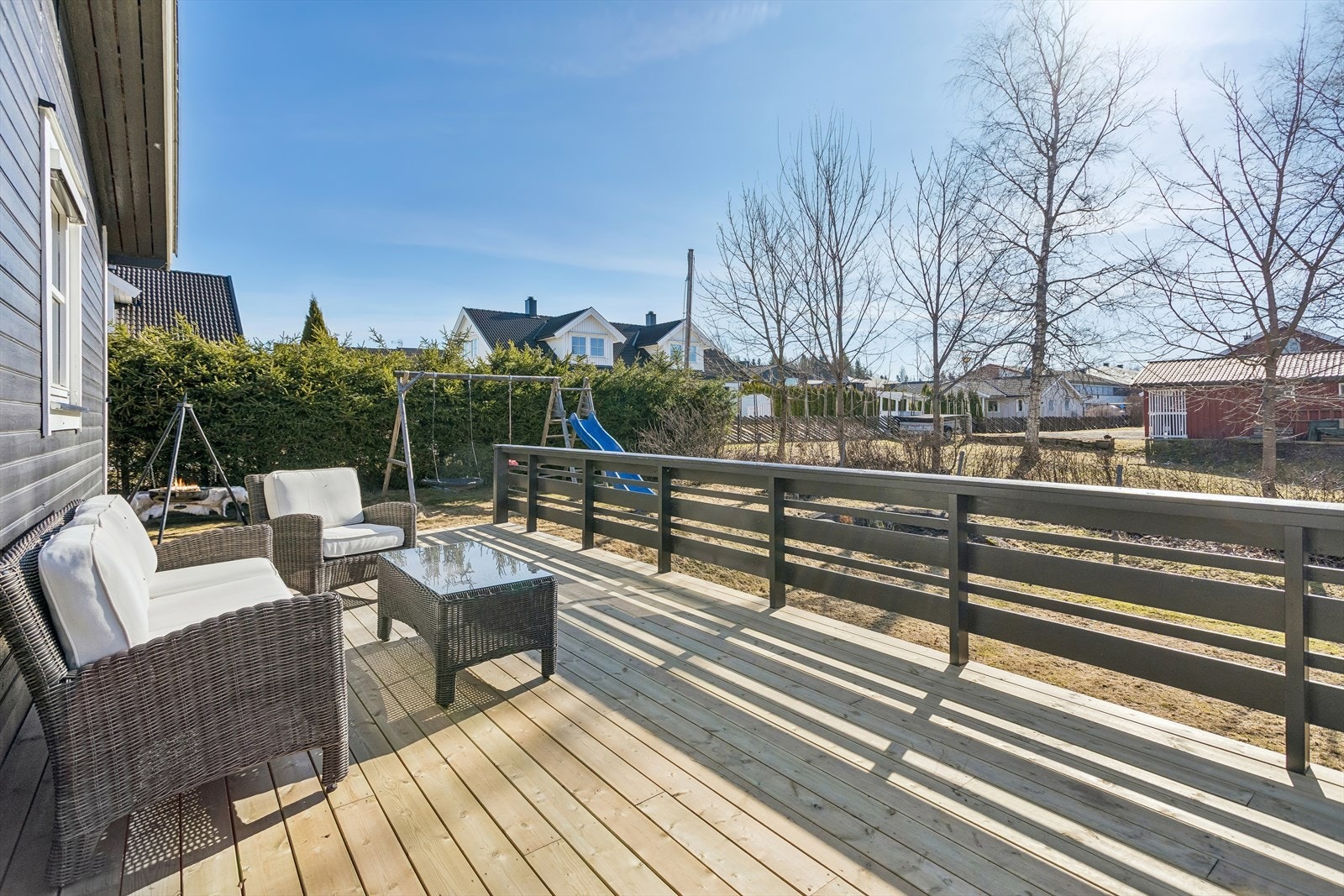 Terrassen er på 27 m² er sydvendt, og fundamentert for et eventuelt fremtidig boblebad. Galleribilde