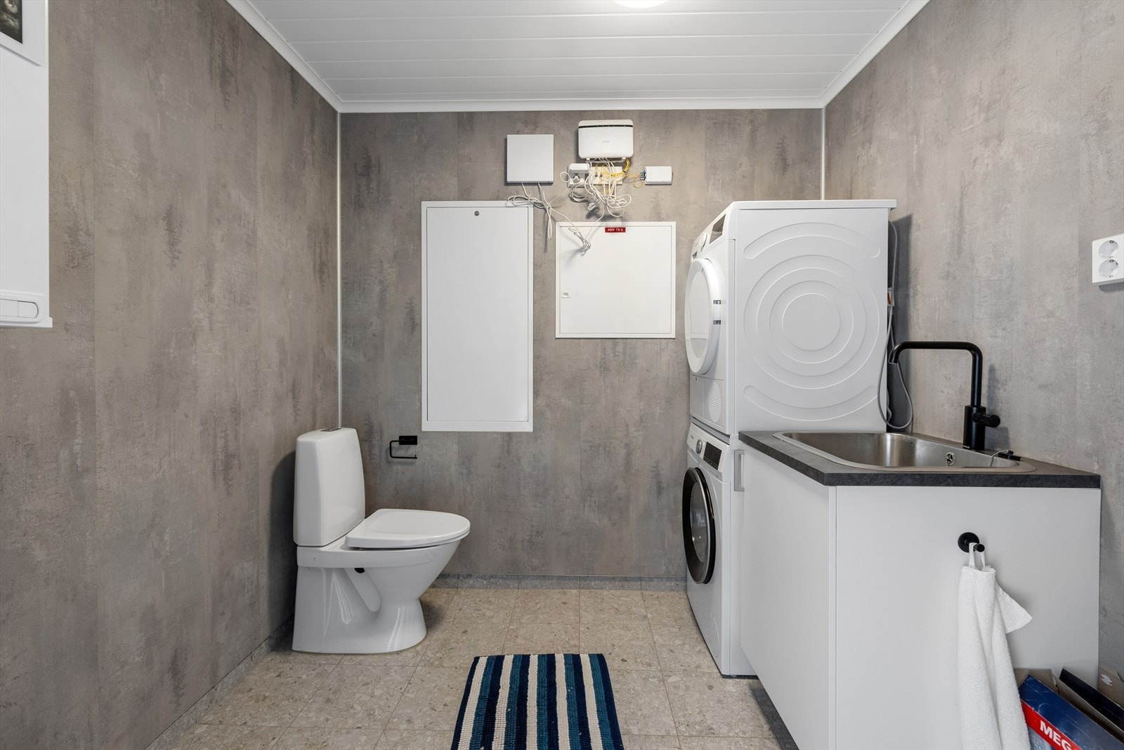 Vaskerom med wc. Galleribilde