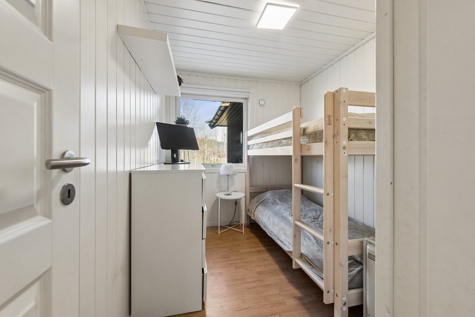 Soverom 3. Alle soverommene har MDF plater på vegger. Galleribilde