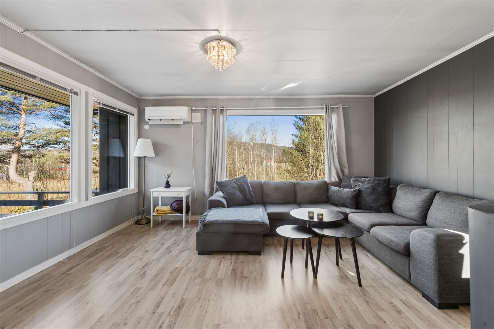 Varmepumpen fra 2019 sørger for god varme i boligen. Galleribilde