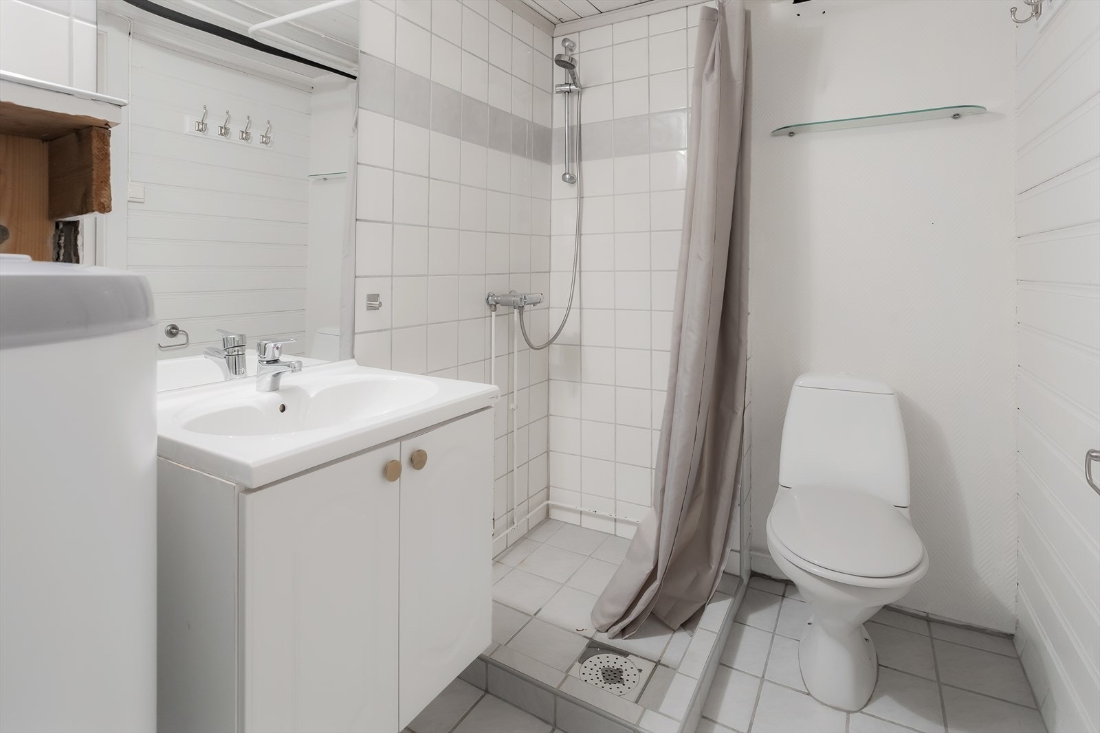 Badet i kjeller (ikke omsøkt bruksendring) Galleribilde