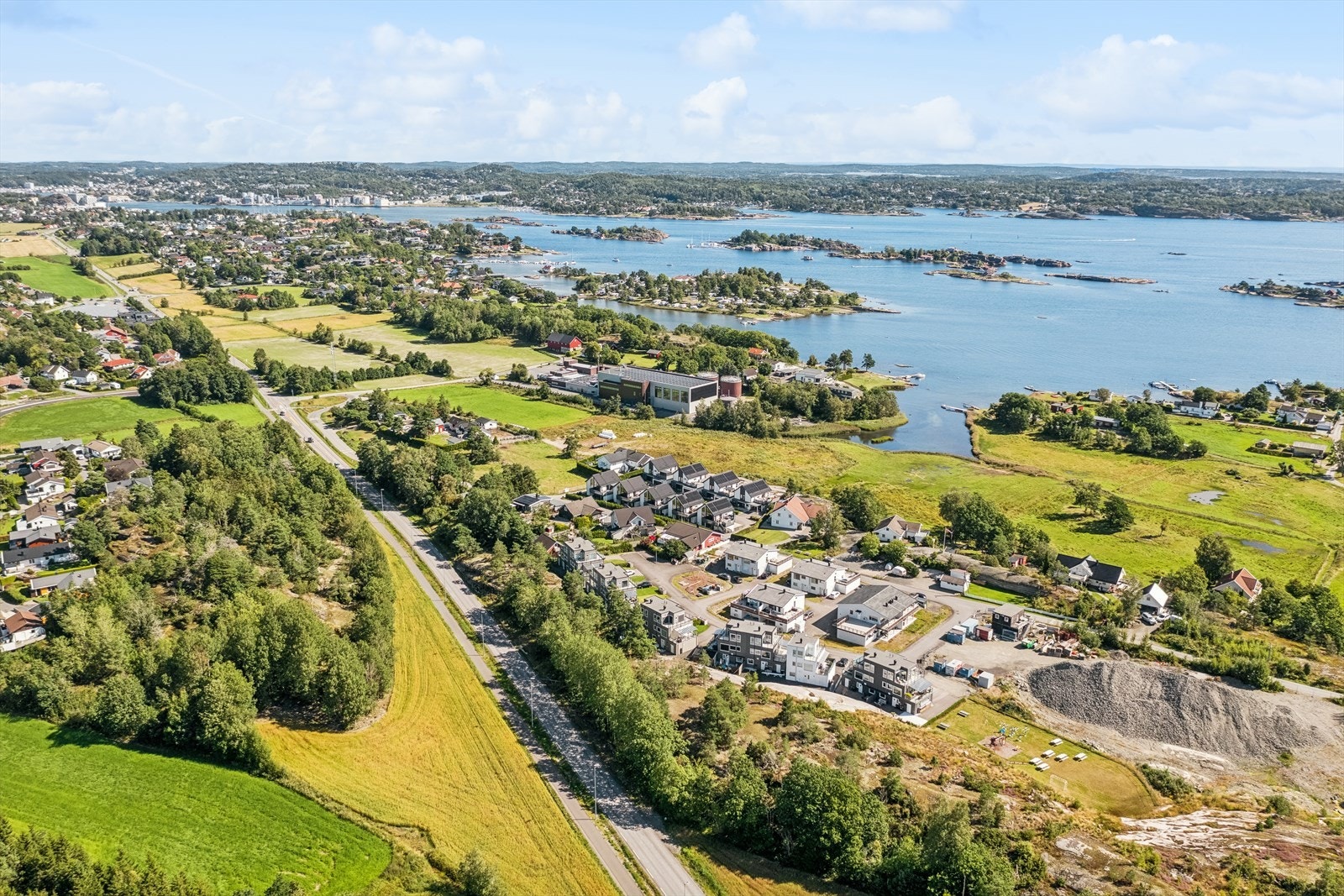 Området byr på en unik kombinasjon av landlig ro og kort vei til byens fasiliteter. Galleribilde