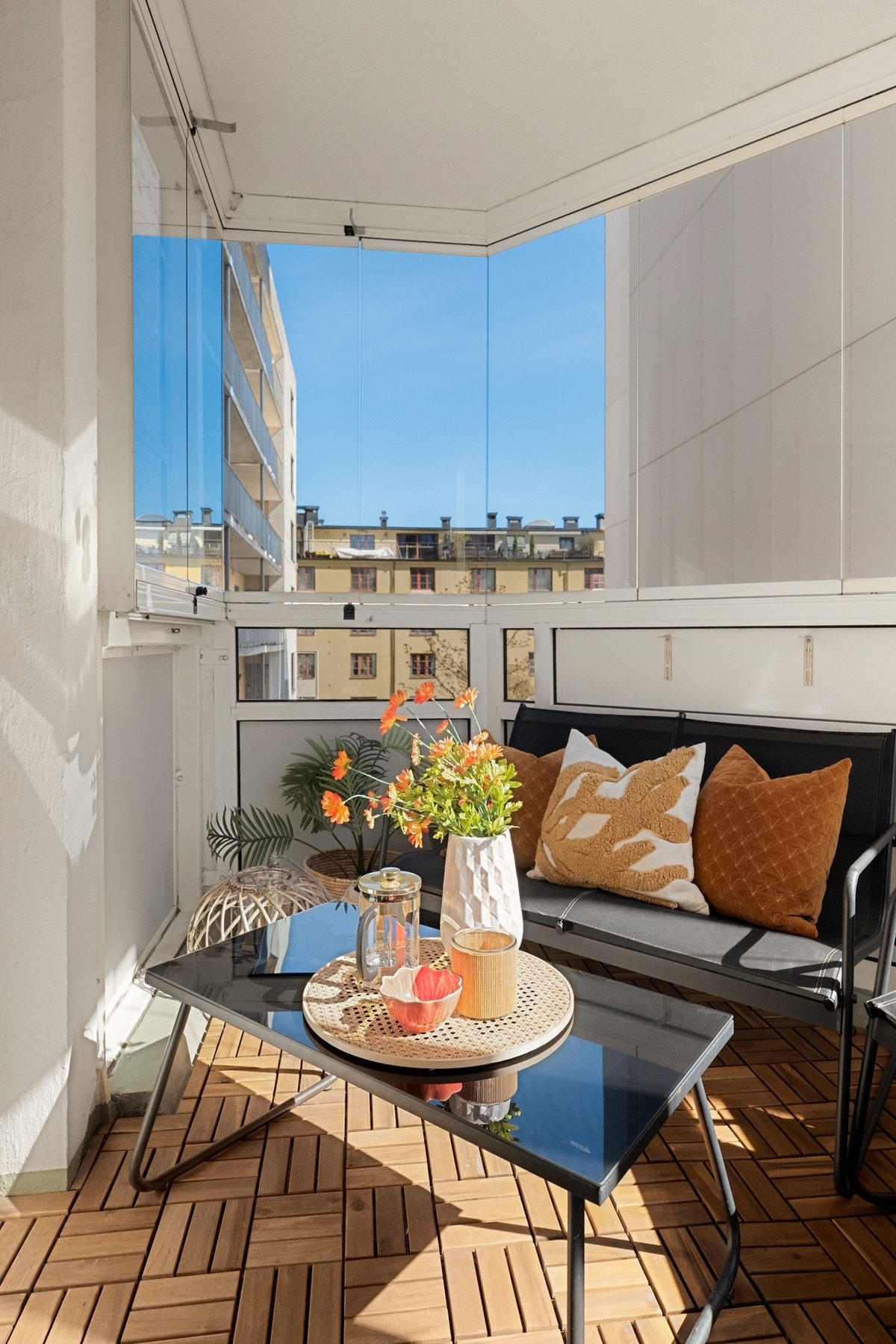 Fra stuen har utgang til en solrik innglasset balkong på 6m² mot sydøst. Galleribilde