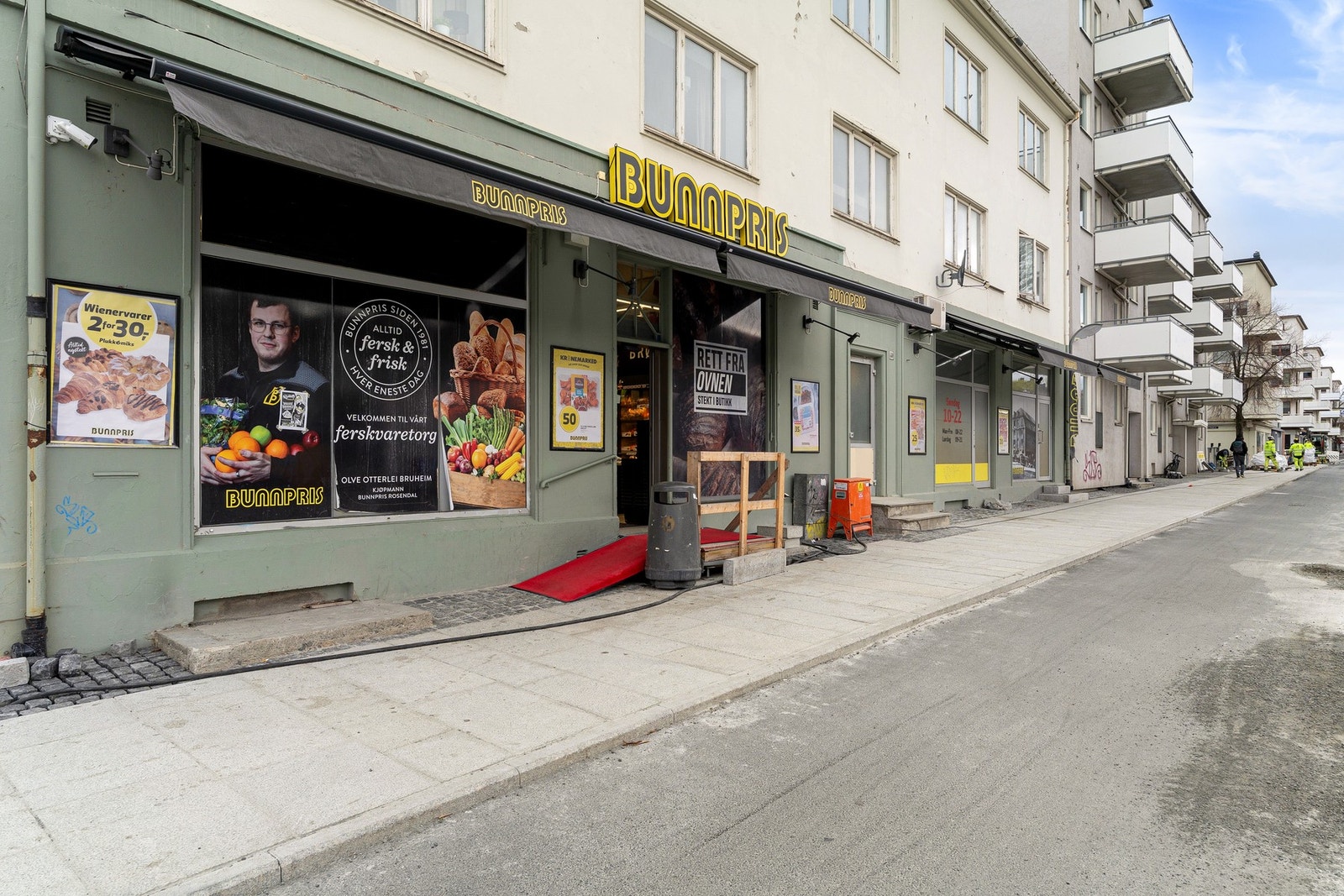 Attraktiv beliggenhet med kort avstand til et bredt utvalg av servicetilbud og hverdagens nødvendigheter. Galleribilde