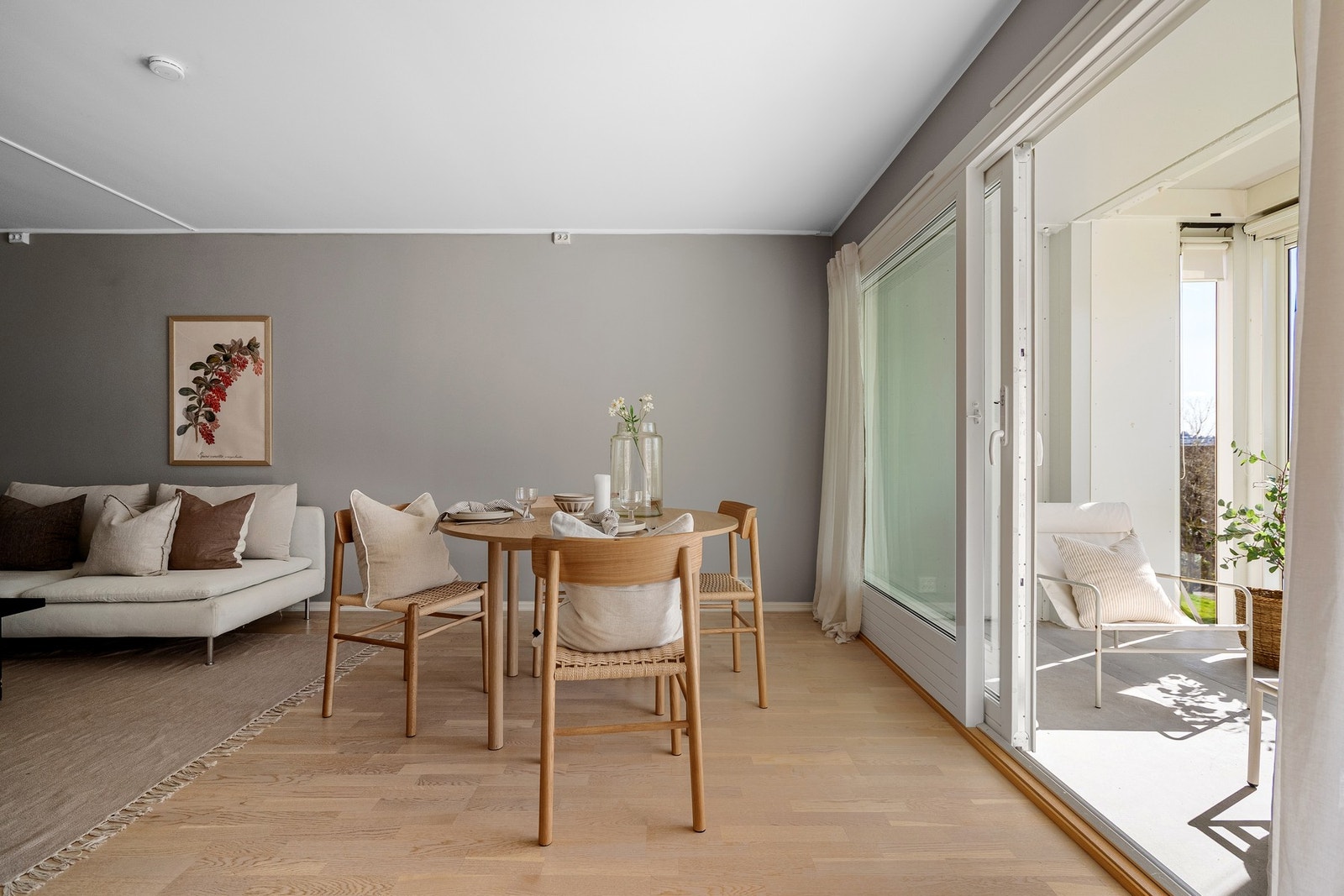 Fra stuen er det utgang til herlig innglasset balkong. Galleribilde