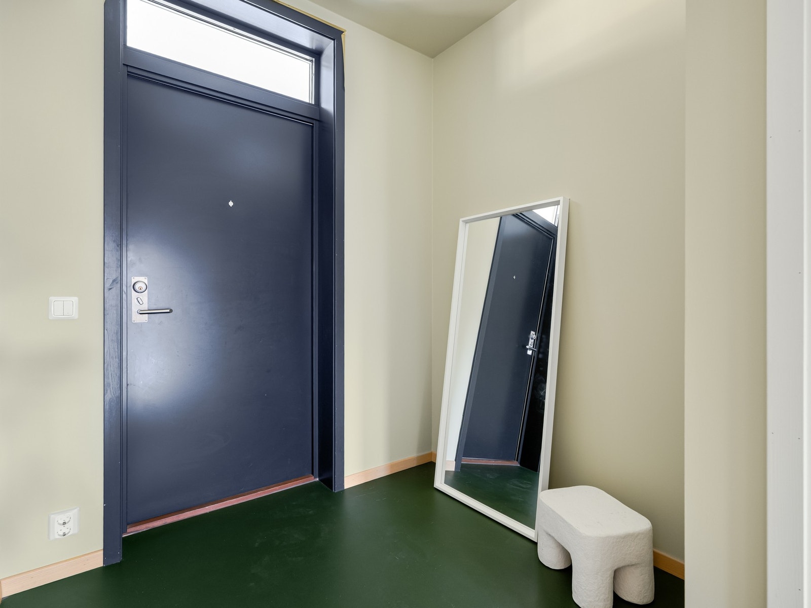 Det er god plass til en garderobeløsning om ønskelig. Galleribilde