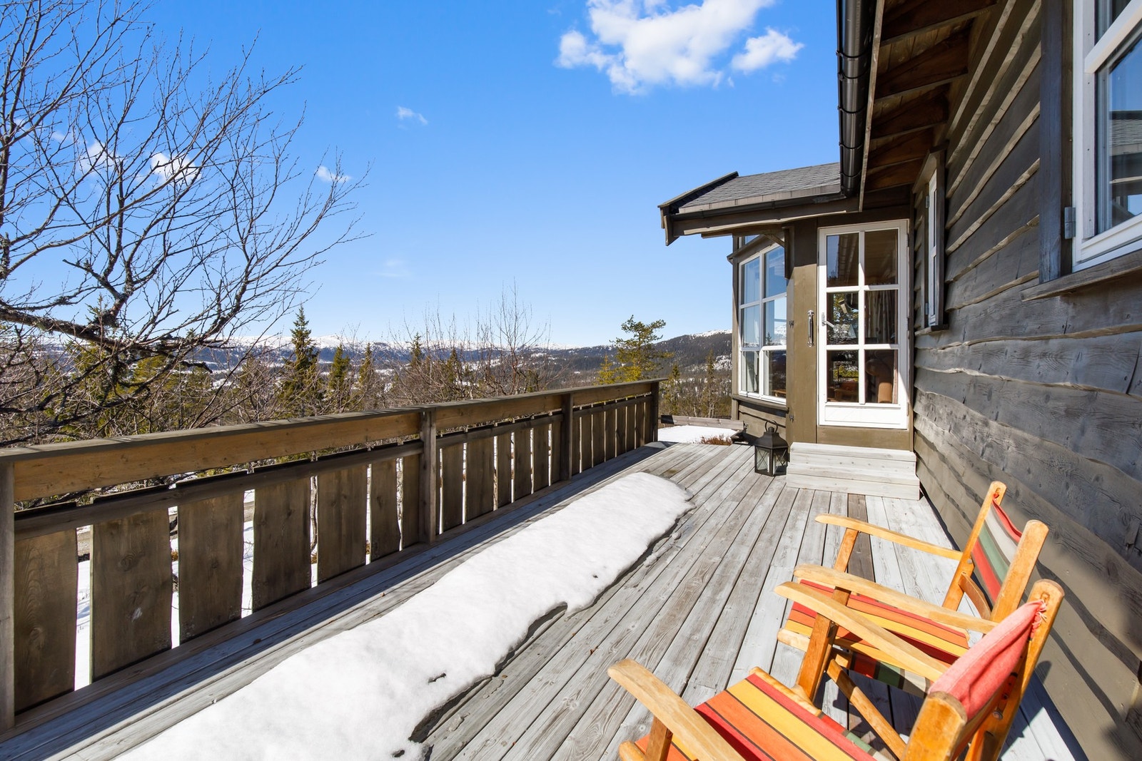 Fra stuen er det utgang til vestvendt terrasse Galleribilde