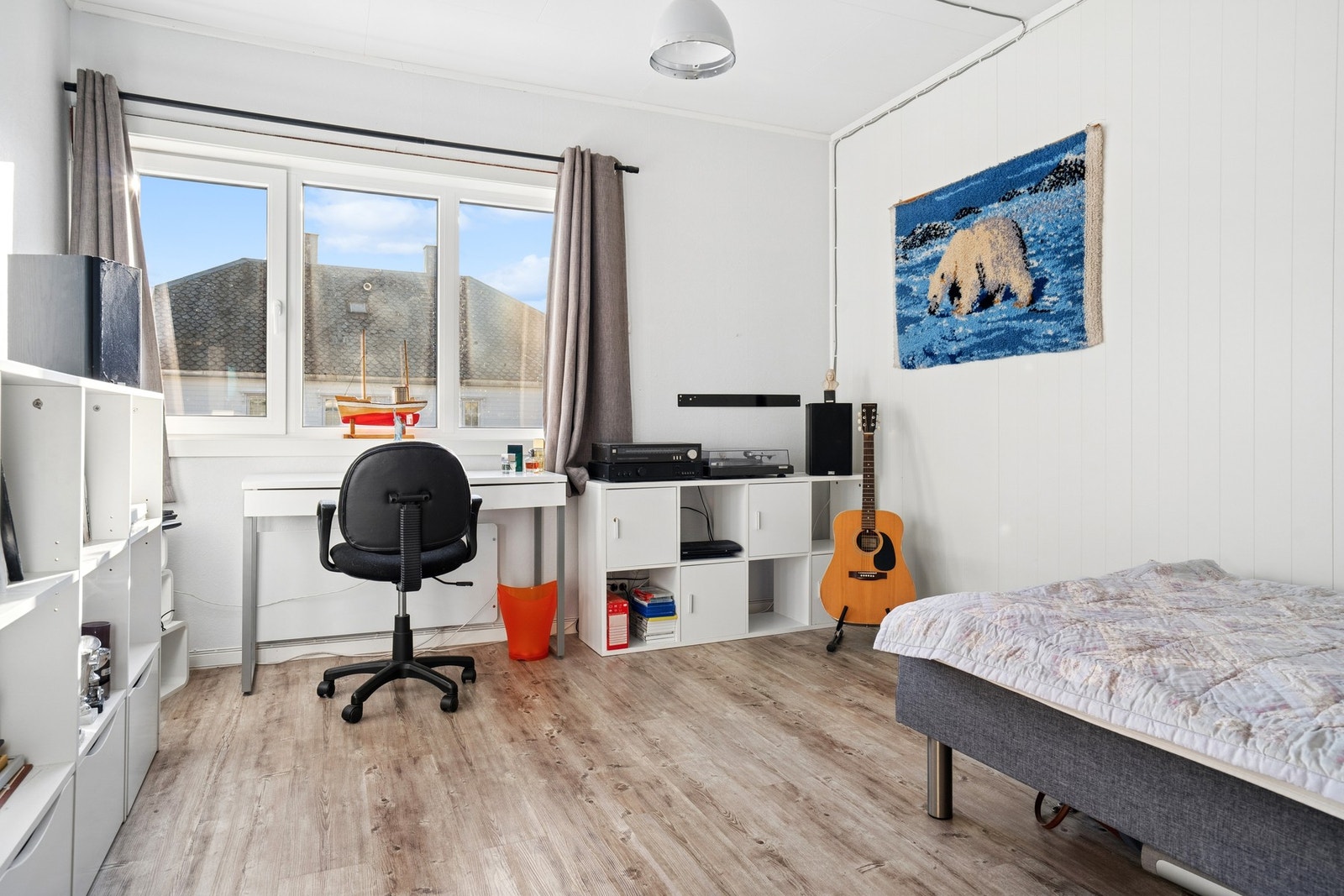 To av soverommene i denne etasjen ble pusset opp i 2017. Galleribilde