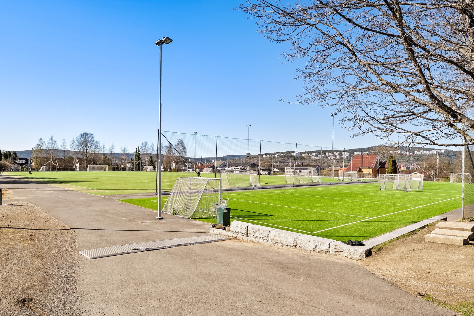 Området tilbyr aktiviteter som fotball, håndball, langrenn, alpint og mye mer. Galleribilde