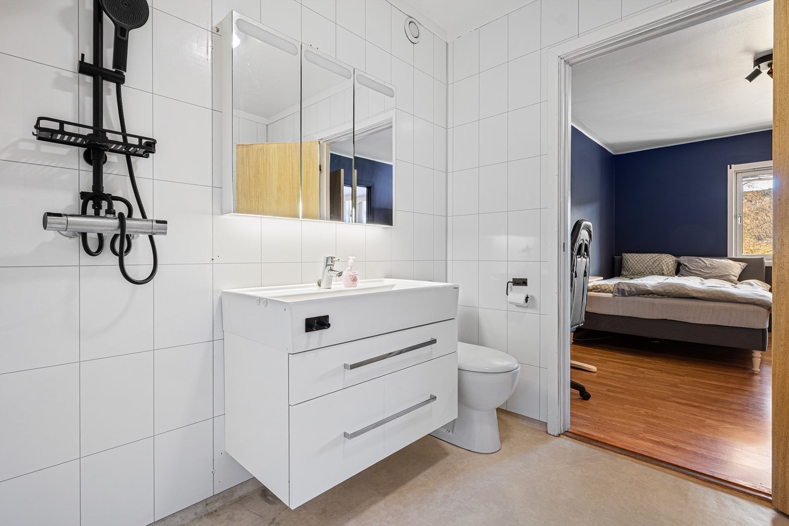 Badet ligger innenfor soverommet Galleribilde