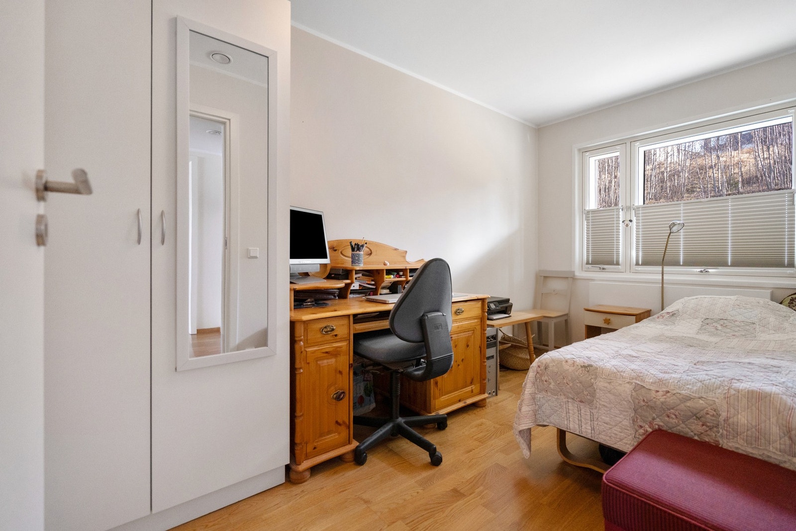 Soverom nummer to er fleksibelt og egner seg perfekt som barnerom, gjesterom eller hjemmekontor. Galleribilde