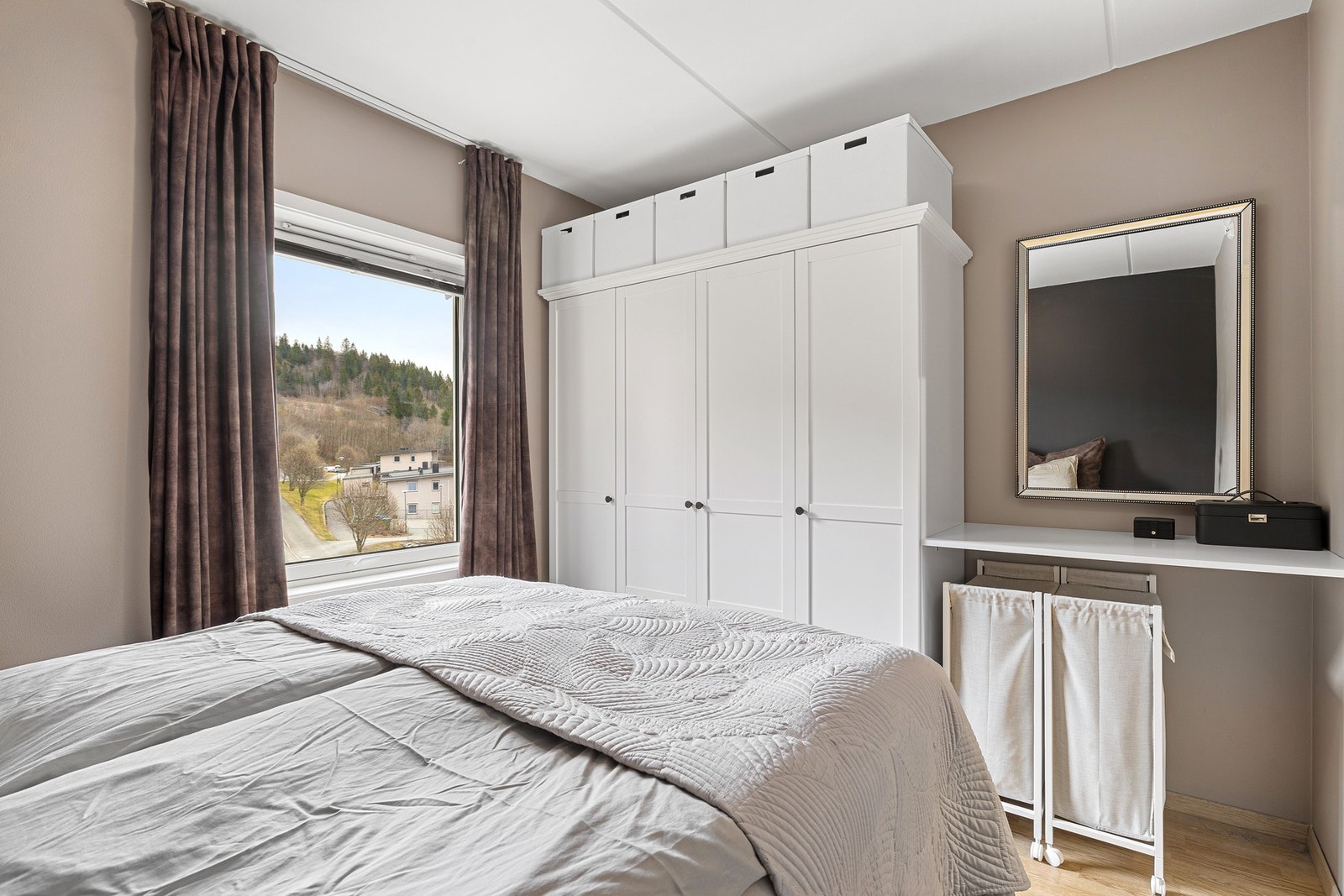 Plass til å innrede med oppbevaringsmøblement. Galleribilde
