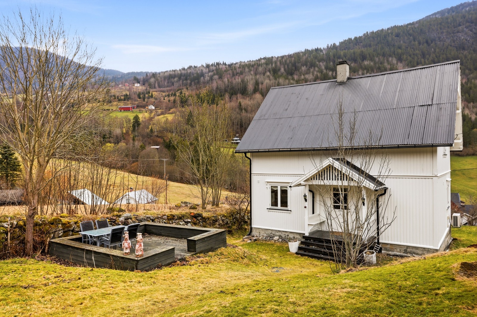 Hyggelig overbygget inngangsparti - Velkommen inn! Galleribilde