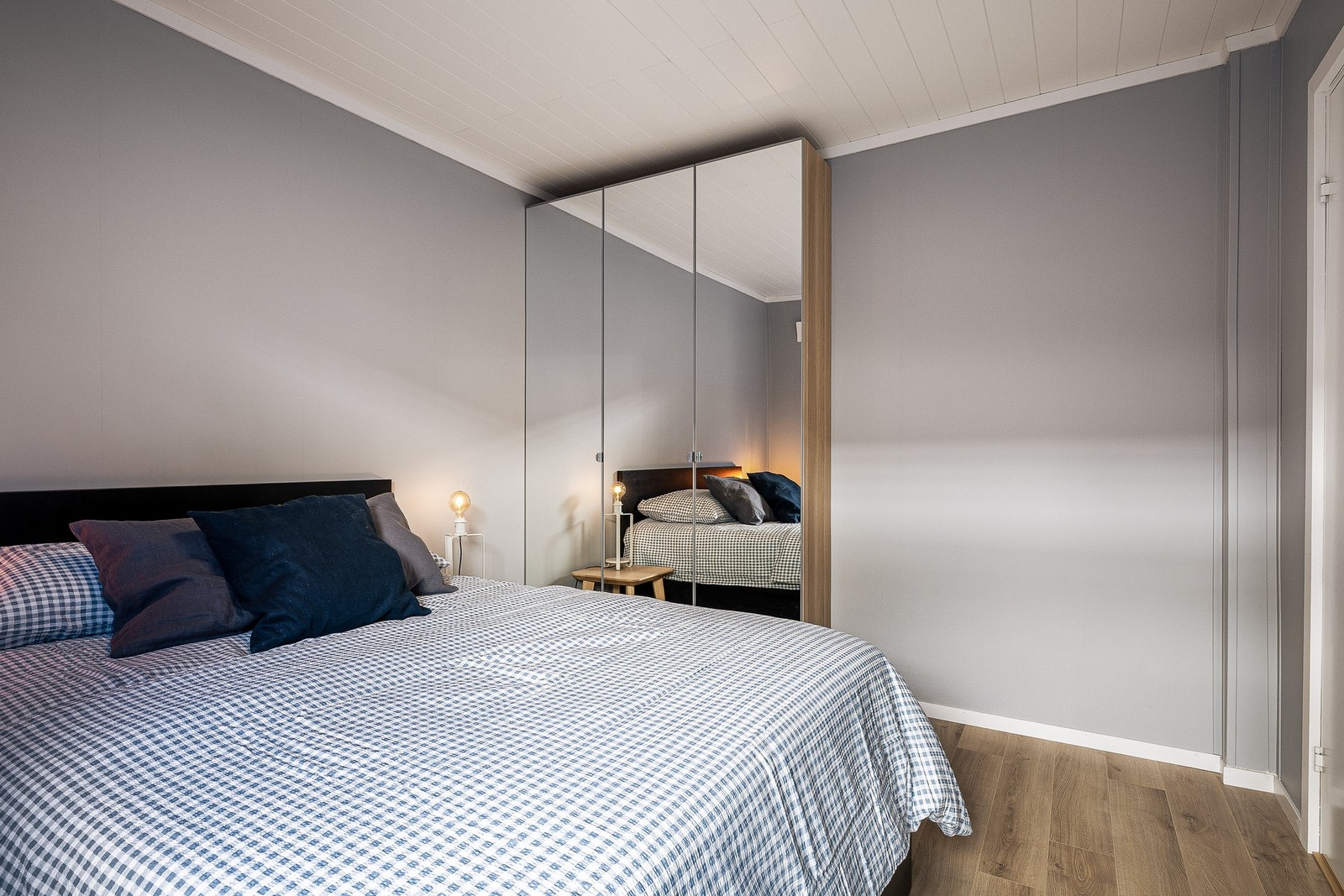- Det er plass til enda mer garderobe - Galleribilde