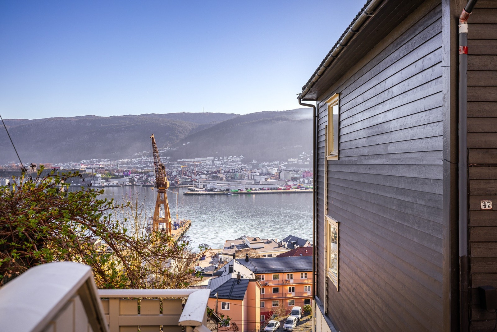 - Bygget er sentralt beliggende på Laksevåg med kort vei til både Bergen sentrum og flotte turområder - Galleribilde