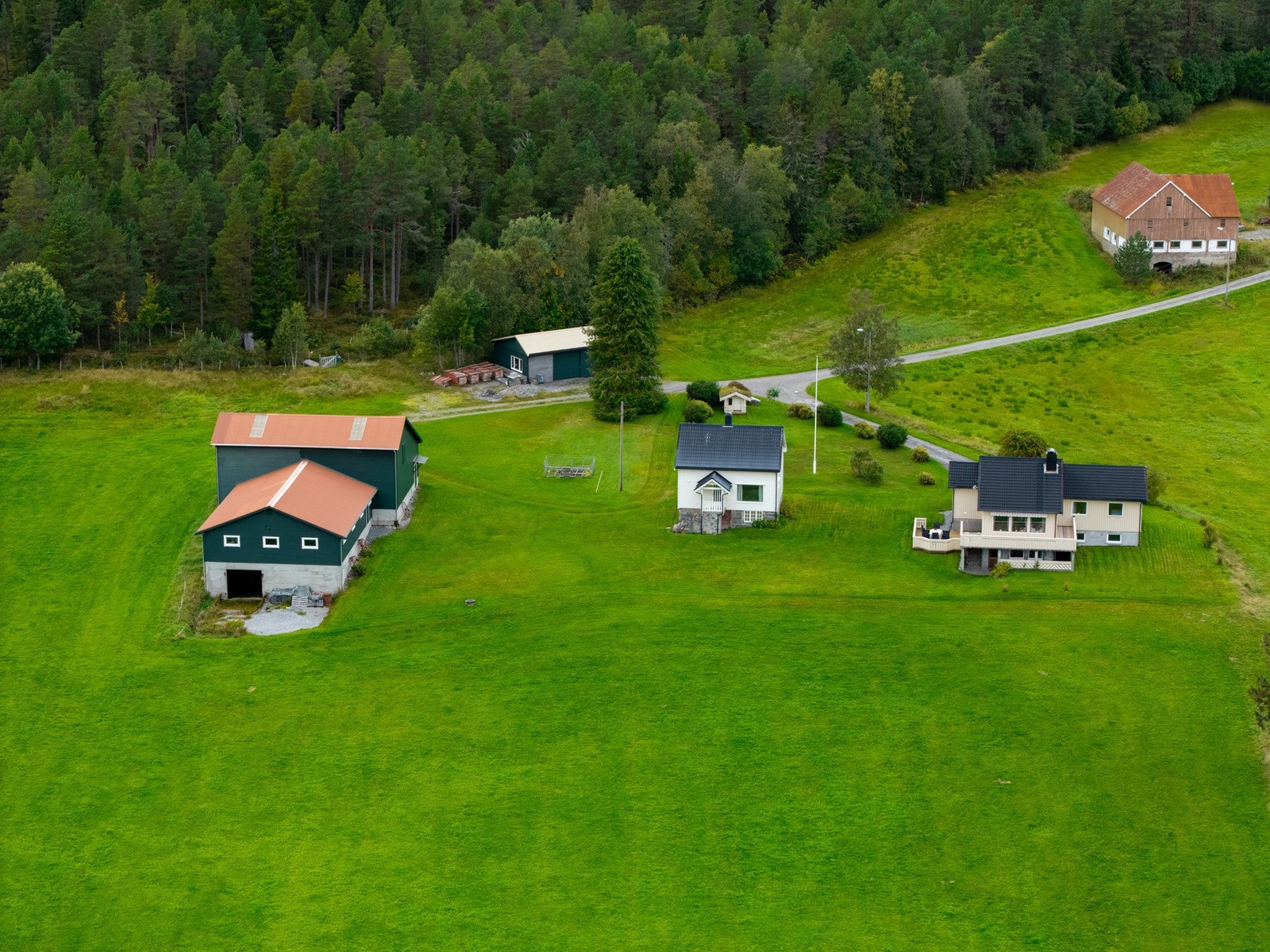 Velkommen til Sagvoll, Nakkedalsvegen 175 og 177! Foto: Asbjørn Stokkeland Galleribilde