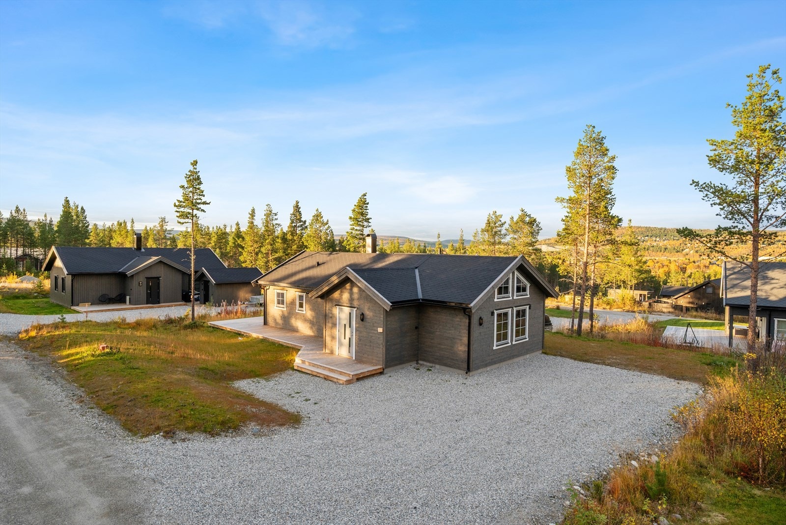 Den gruslagte gårdsplassen gir deg flere biloppstillingsplasser til både deg selv og gjester. Galleribilde