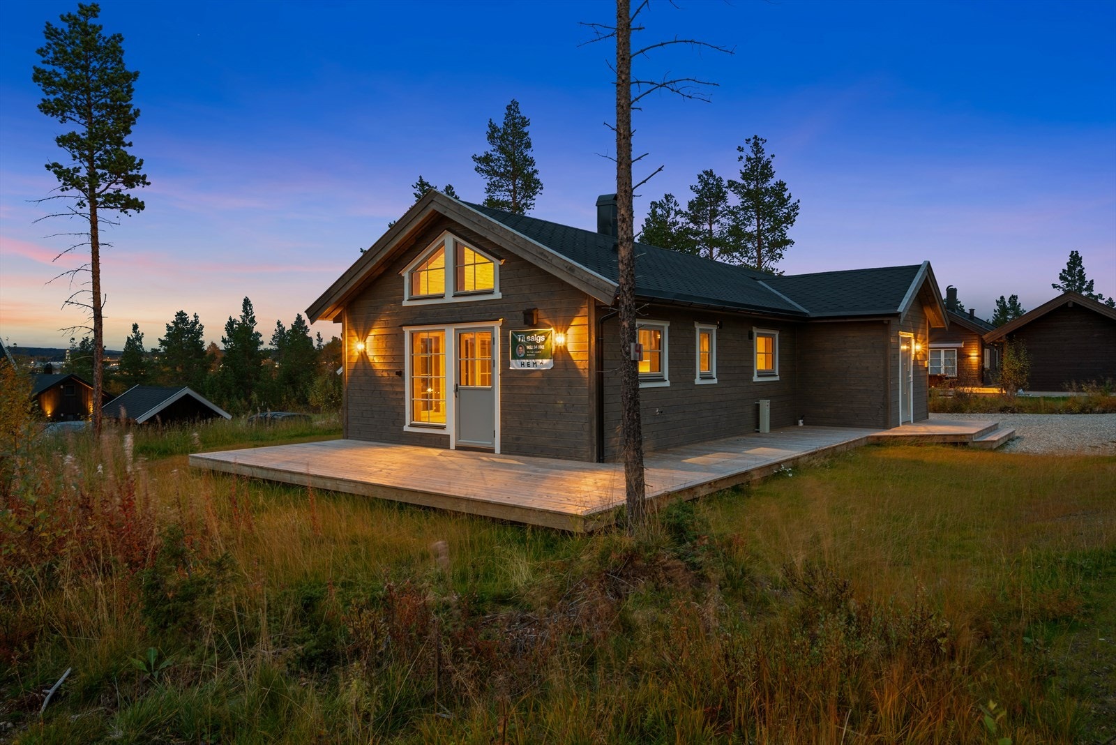 Denne flotte, nybygde hytta kan ha snarlig overtagelse hvis du ønsker, og kan nå bli din nye fritidseiendom. Galleribilde